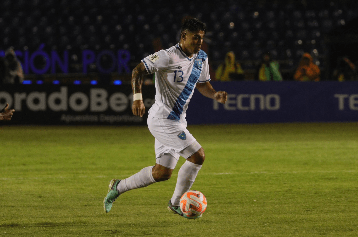 Alejandro Galindo tuvo que ser sustituido contra Costa Rica. (Foto Prensa Libre: Fedefut)