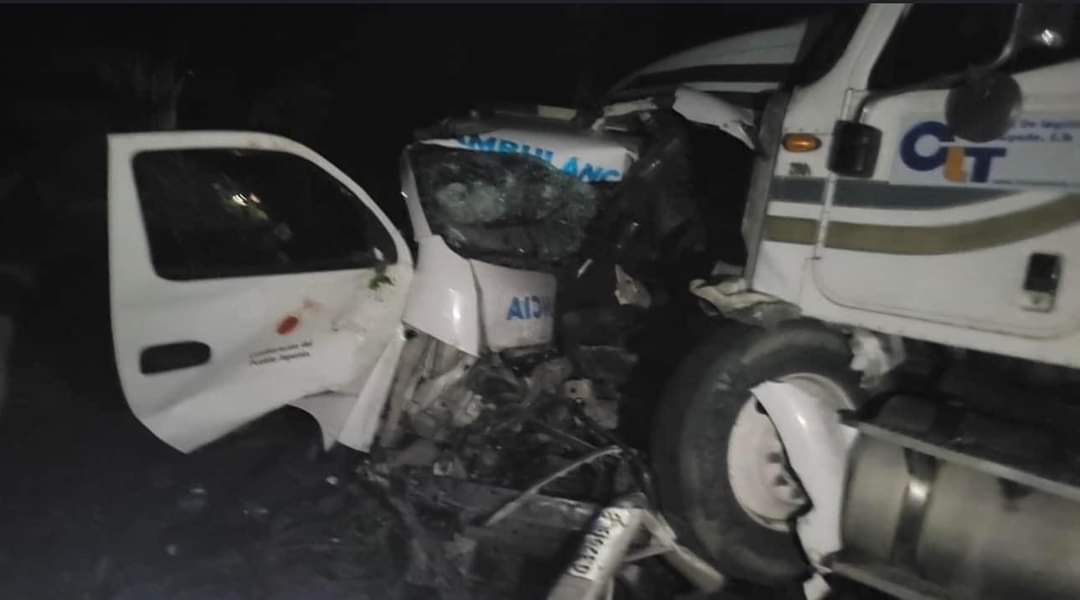 Un accidente de tránsito entre tres vehículos se registró en Puerto Barrios, Izabal, según el reporte de los cuerpos de socorro. (Foto Prensa Libre: Noticias Cobán)