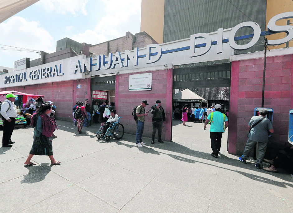 Hospital General San Juan de Dios, trata de salir de la crisis hospitalaria que trae dese meses atras, mencionan que pidieron una ampliación presupuestaria y así prestar el servicio hospitalario de manera eficiente. Agrega que están reestructurando espacios y adecuando diferentes áreas y espacios de dicho nosocomio para el uso de los pacientes. .

Foto: Oscar Vásquez Mijangos
11/03/2024