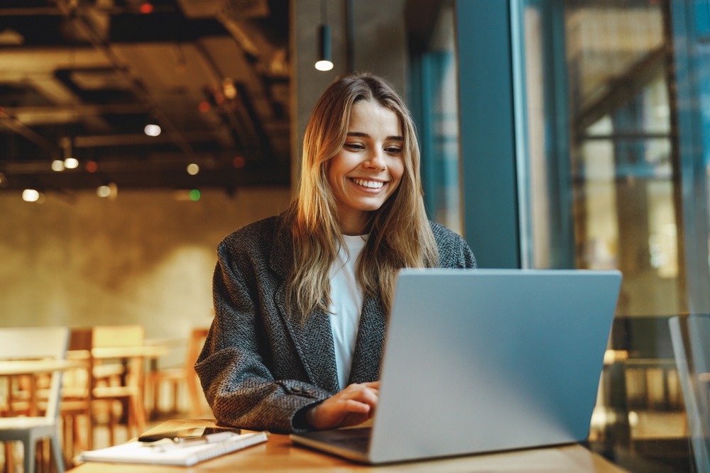 Implementar flexibilidad requiere confianza y tecnología que favorezca el trabajo remoto sin afectar la productividad ni la eficiencia. (Foto Prensa Libre: Shutterstock)