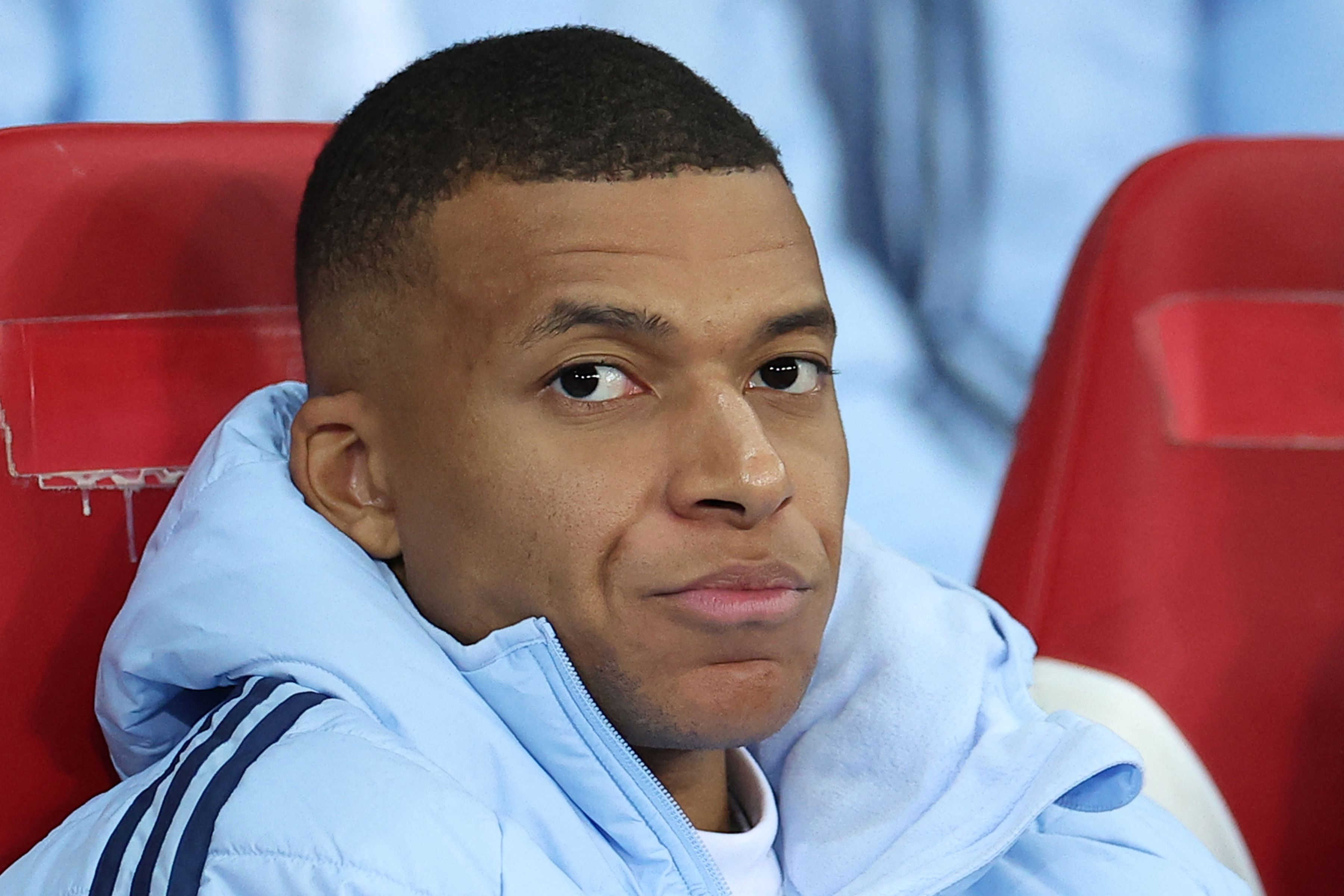 Kylian Mbappé, vinculado por medios con ser el objetivo de una investigación por violación, se reservará cualquier explicación, "si es necesario", dijo su abogado. (Foto Prensa Libre: AFP)