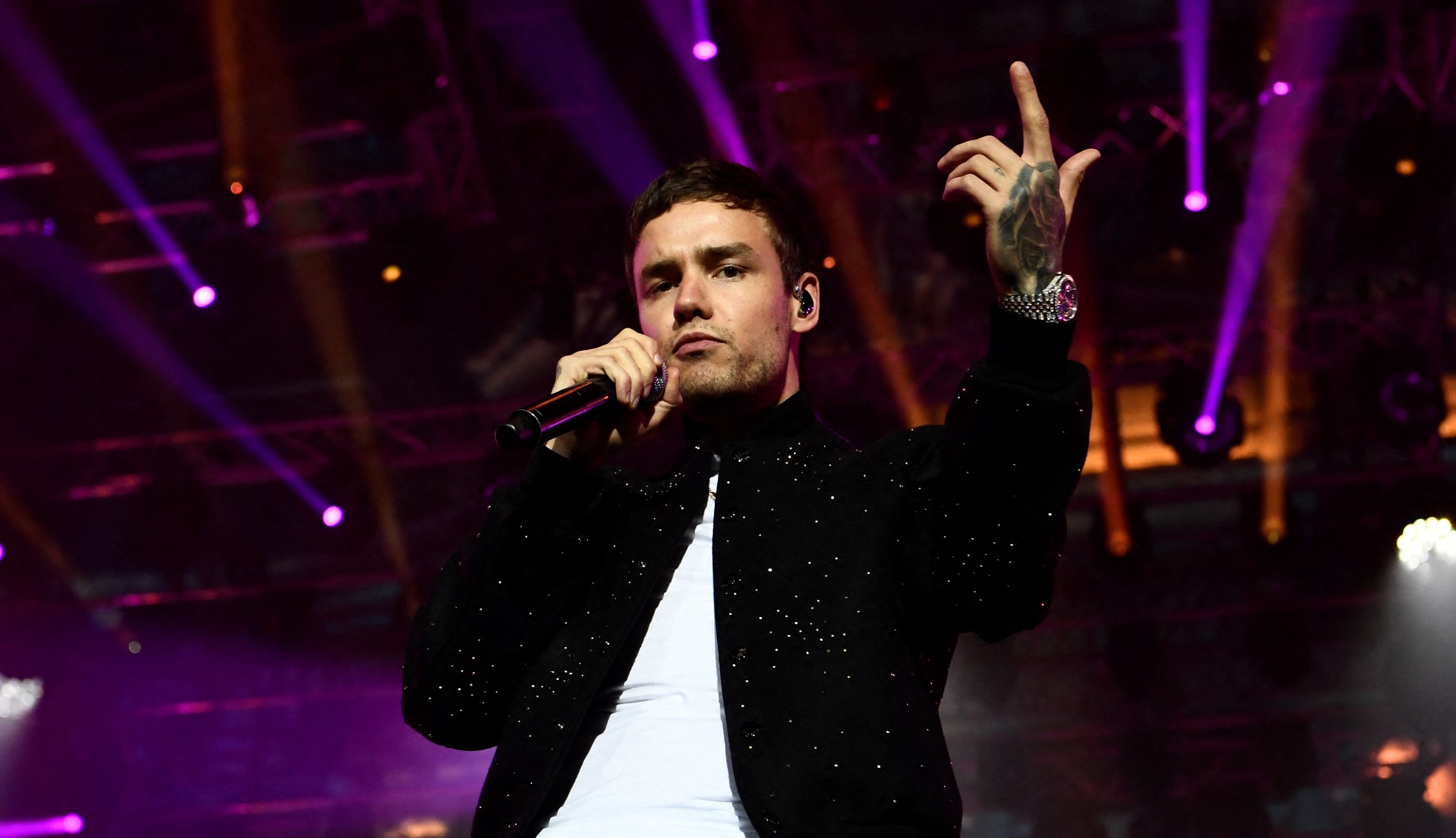 Liam Payne cantando en un concierto en París en 2017.