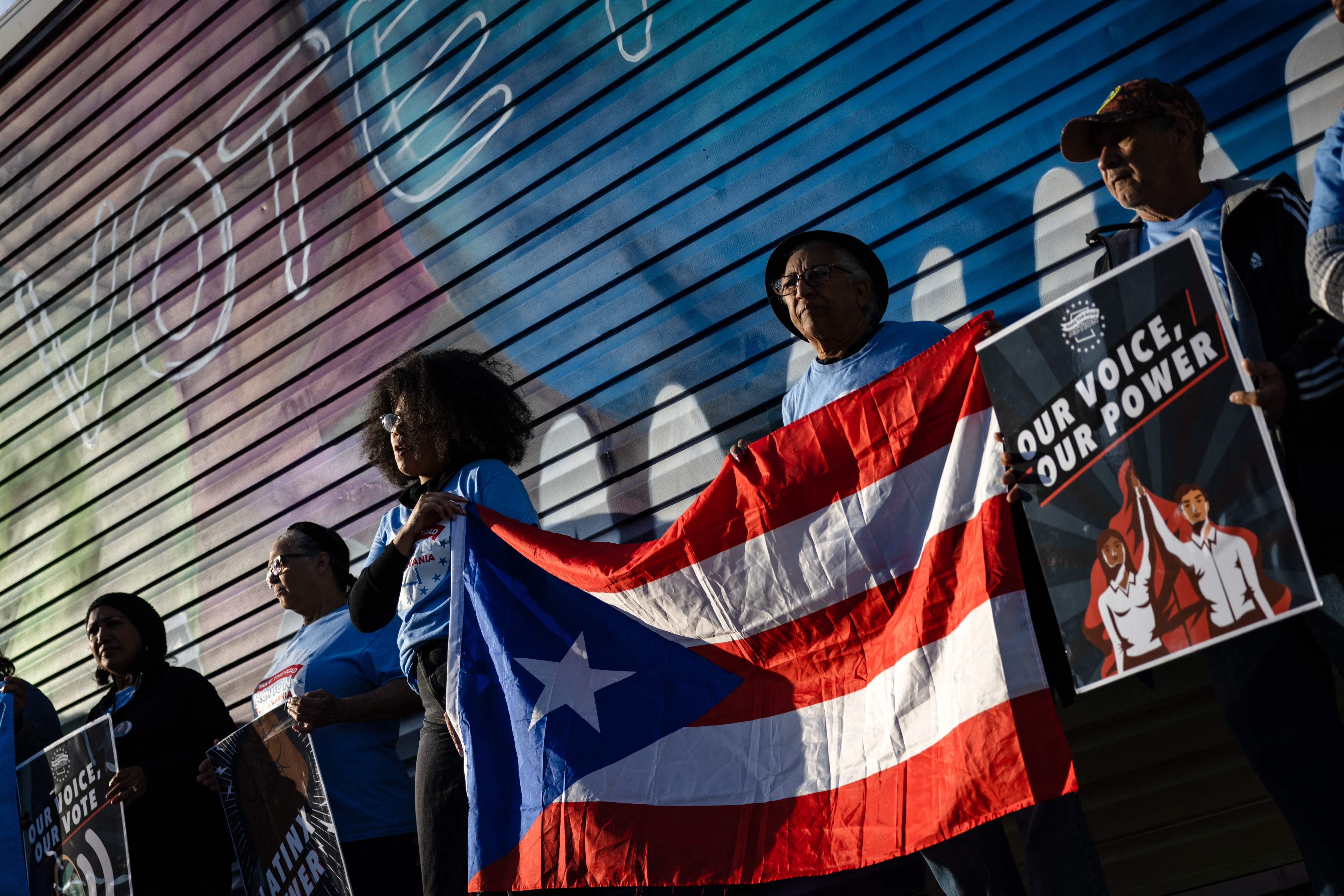 La manifestación cerca del Centro PPL antes de un mitin de campaña con el candidato presidencial republicano Donald Trump en Allentown, Pennsilvania.