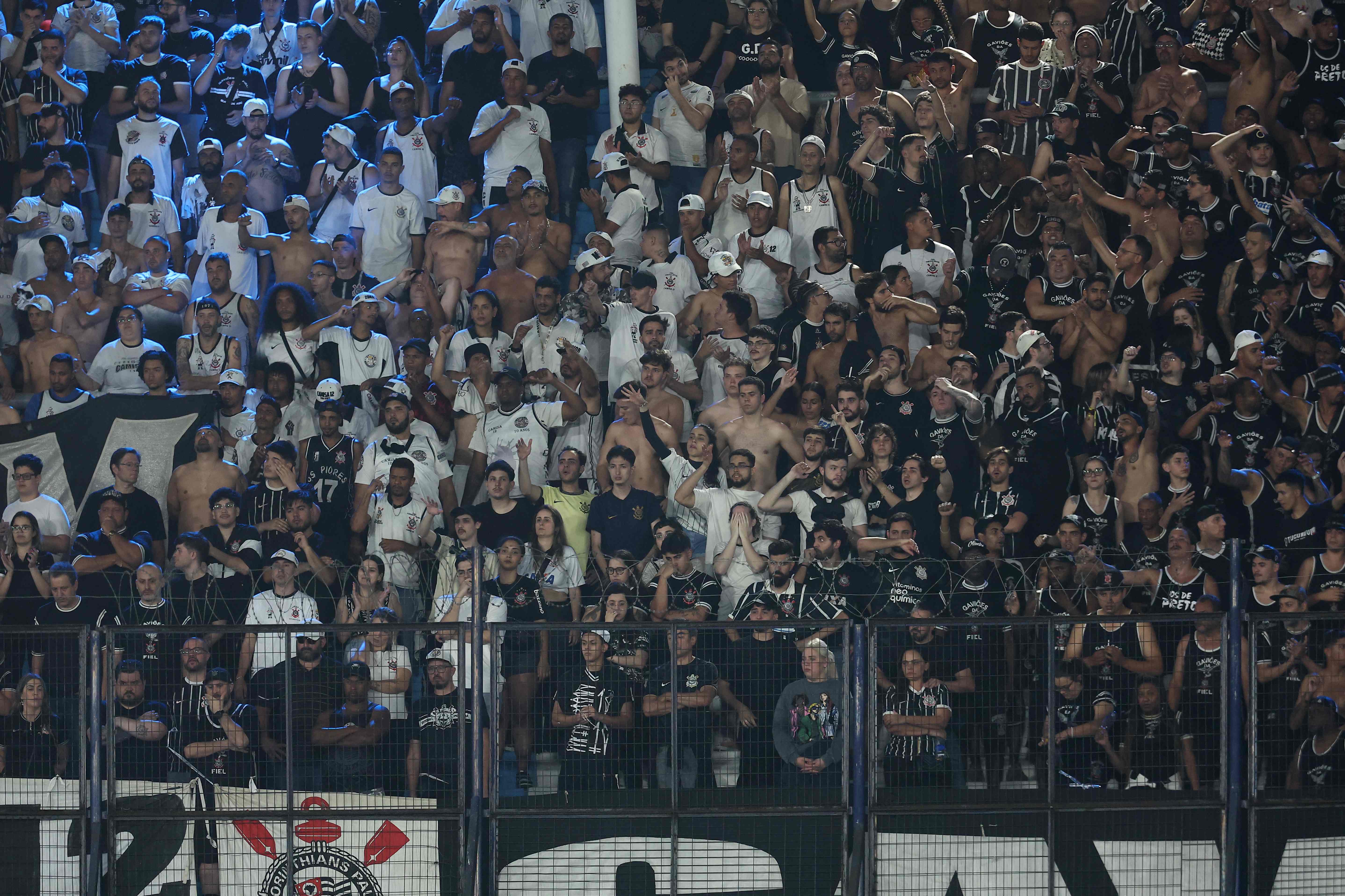 Aficionados del Corinthians en la semifinal de la Copa Sudamericana.