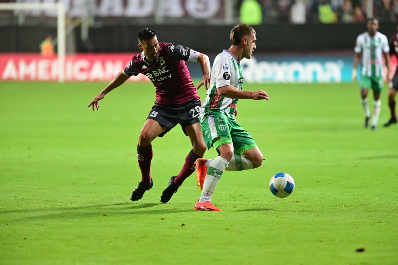 El equipo de Guatemala goleó al de Costa Rica.'