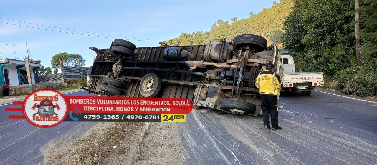 CamiÃ³n vuelca en el km 132 de la ruta Interamericana