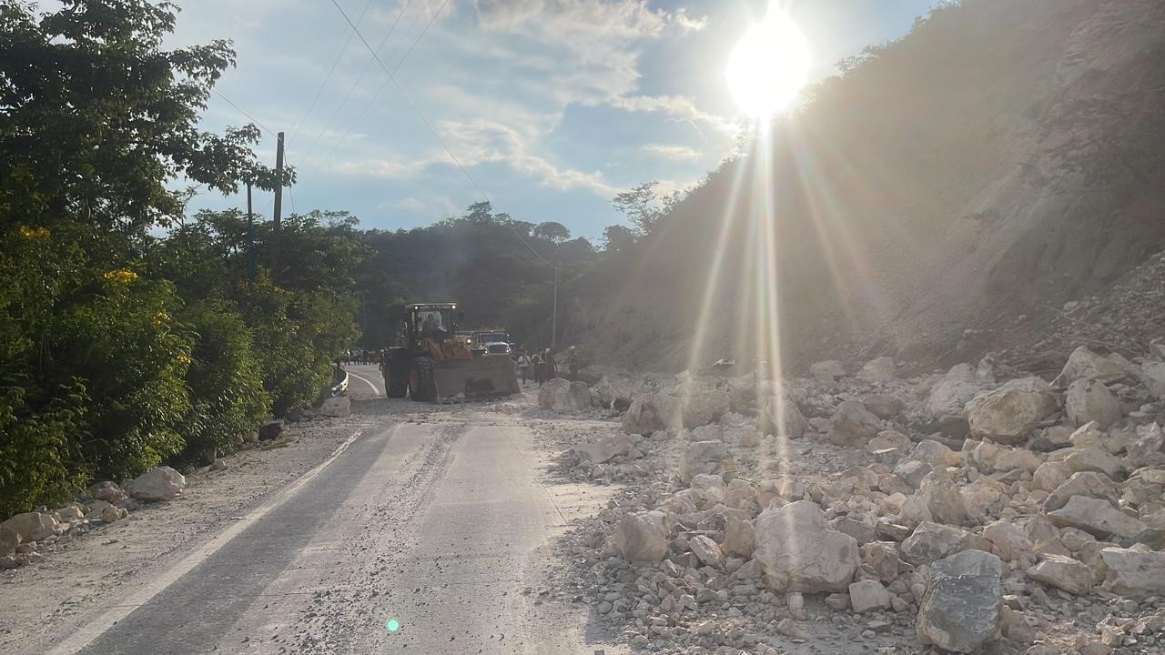 Conred trabajos en derrumbe kilómetro 61 carretera al atlántico