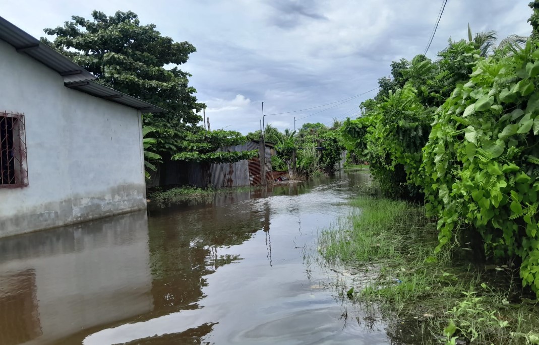 Autoridades dicen que la lluvia causada por Nadine podría causar inundaciones. (Foto: Conred)