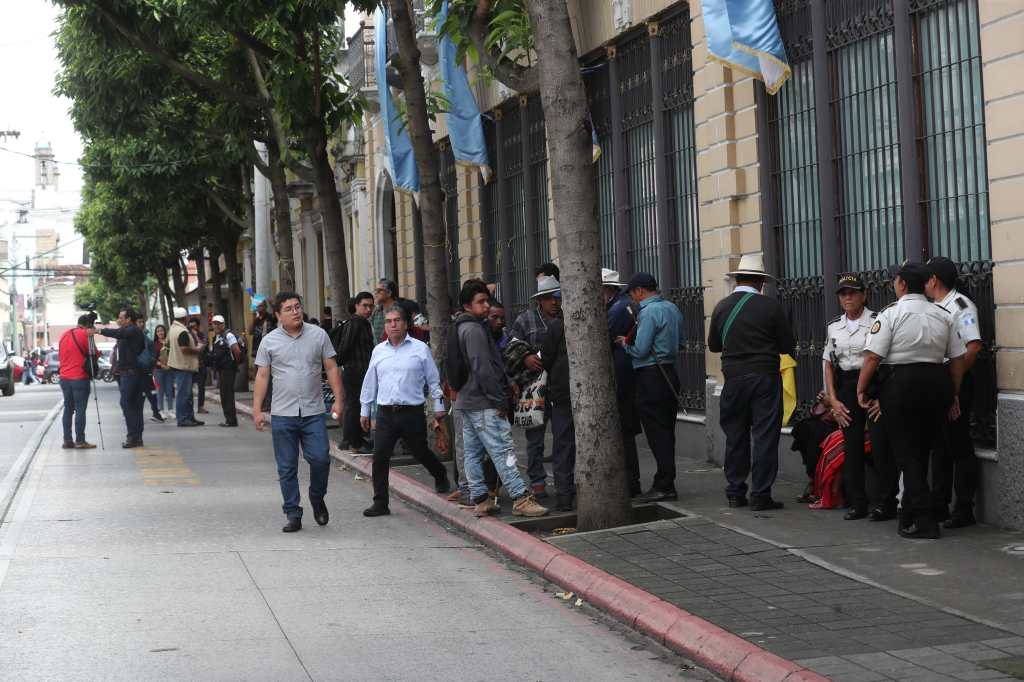 Manifestación afuera del Congreso