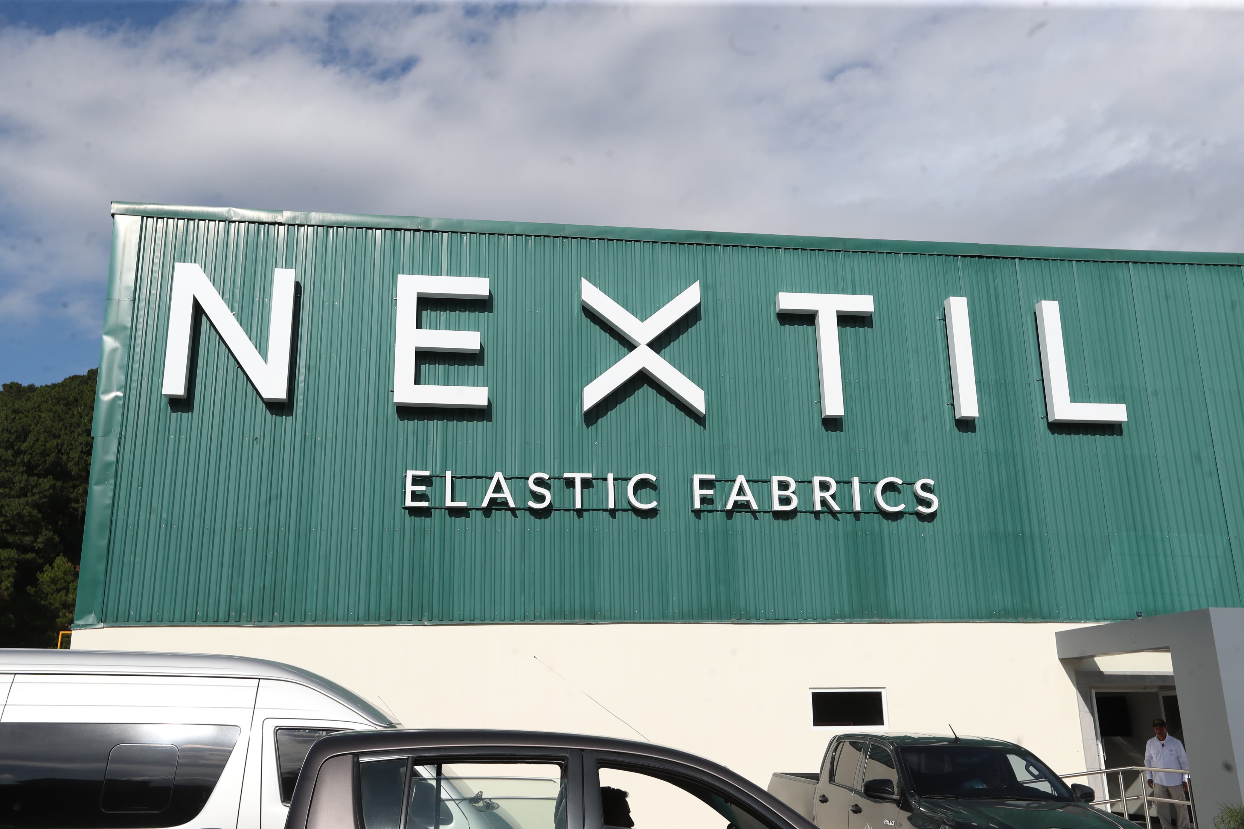 Nextil planta de producción de textiles en Fraijanes Fachada