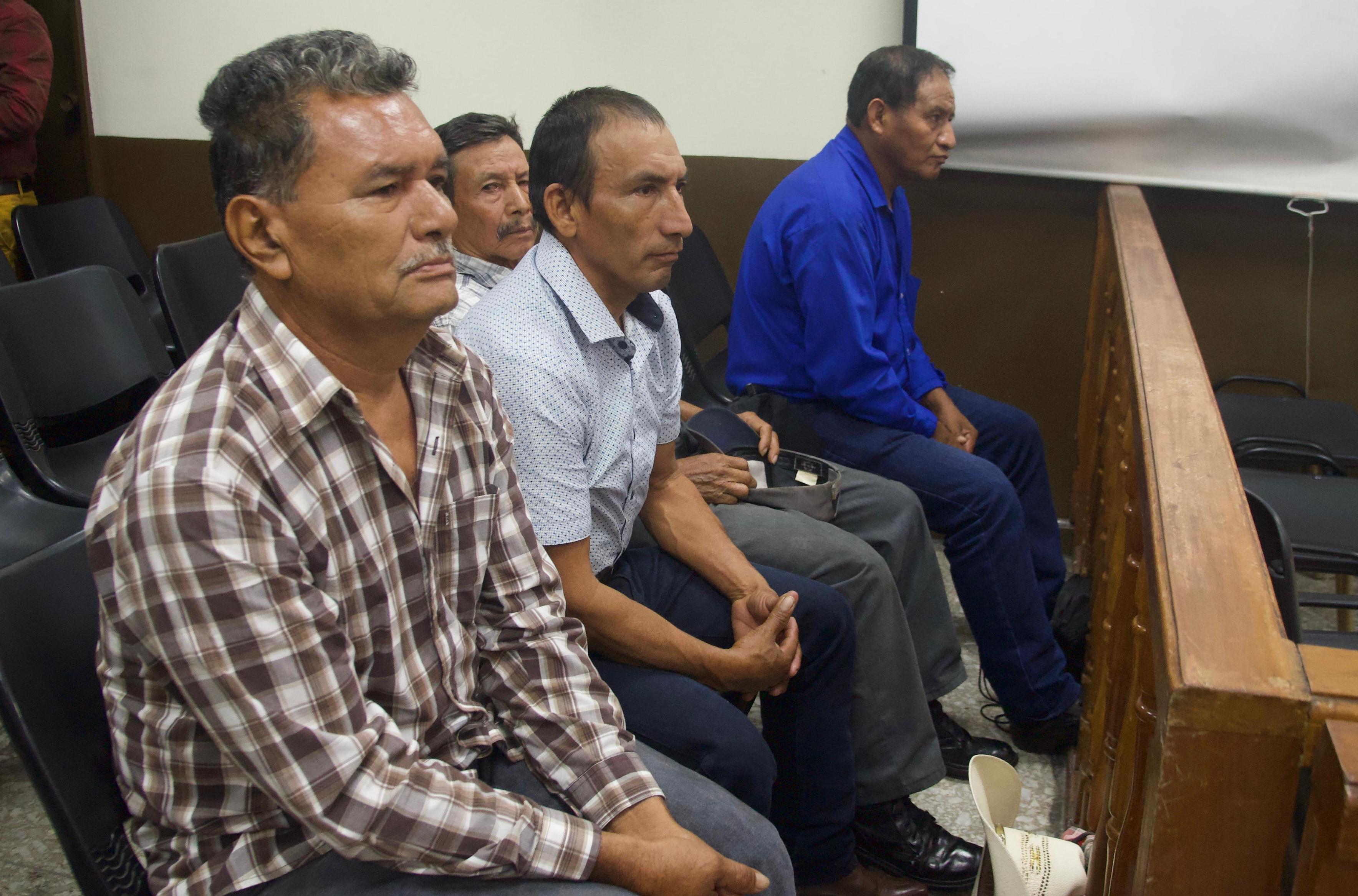 Un tribunal absolvió a cuatro militares veteranos señalados de haber causado disturbios y daños al Congreso durante una manifestación en 2021. (Foto Prensa Libre: Carlos H. Ovalle)