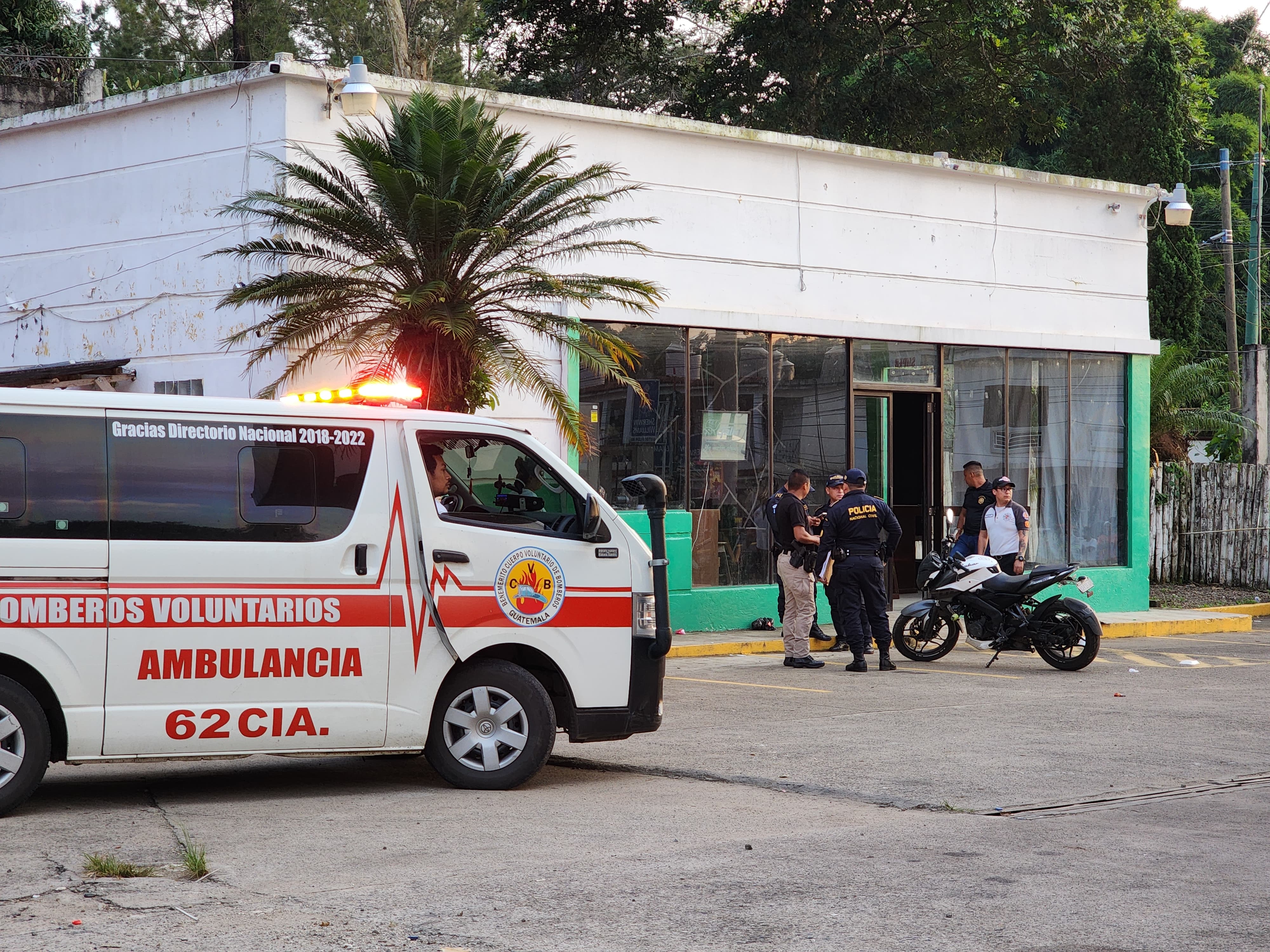 Un video muestra a los atacantes abriendo fuego y huyendo rápidamente del lugar. (Foto Prensa Libre: Bomberos Voluntarios)