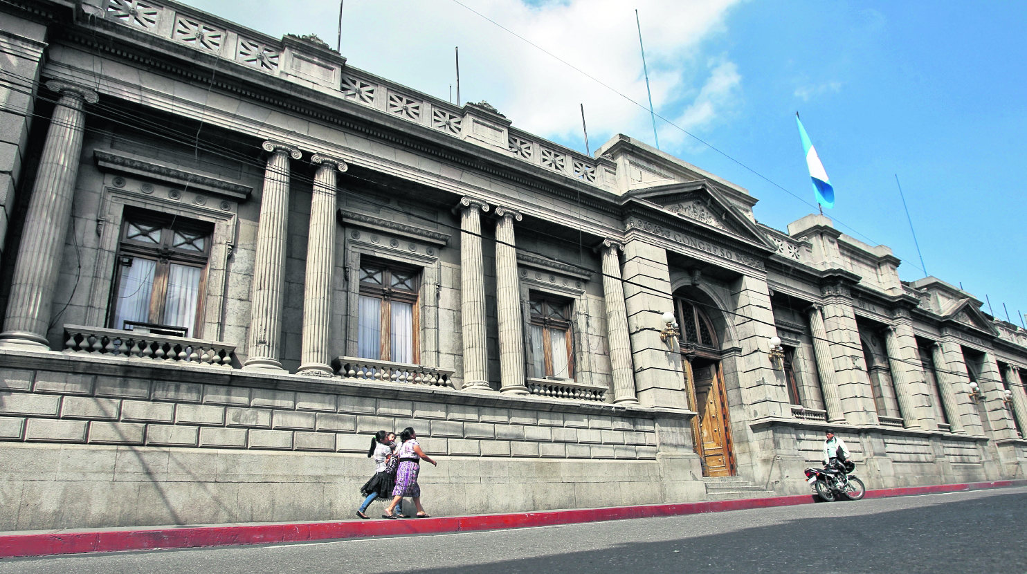 Fachada  del Edificio del Congreso de la Republica, el cual fue inaugurado, el 1 de marzo de 1.934, por el entonces presidente Jorge Ubico Castañeda. Fotografia Esbin Garcia