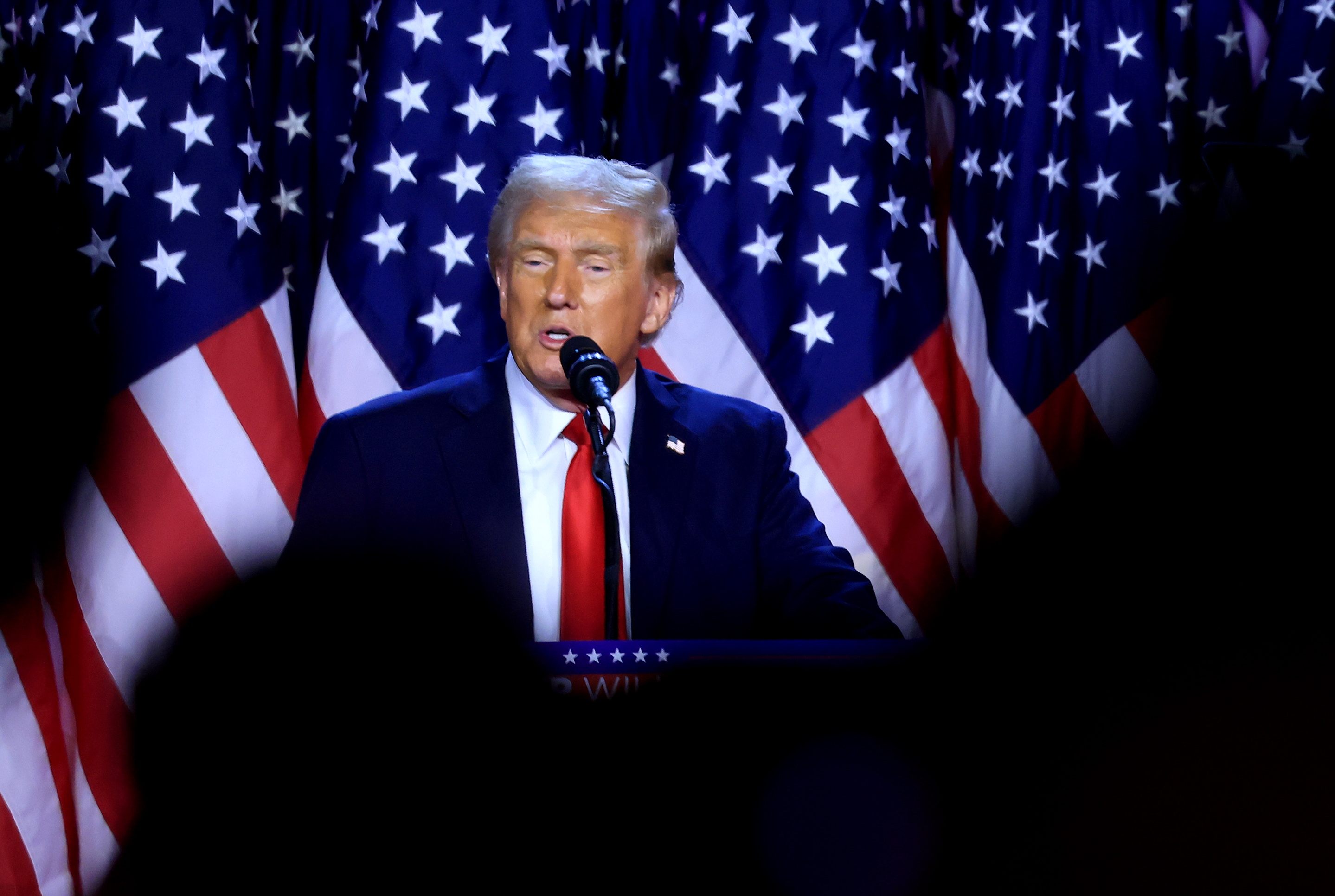 West Palm Beach (United States), 06/11/2024.- Republican presidential candidate Donald J. Trump addresses supporters at the Election Night watch party in the West Palm Beach Convention Center in West Palm Beach, Florida, USA, 06 November 2024. (Elecciones) EFE/EPA/CRISTOBAL HERRERA-ULASHKEVICH