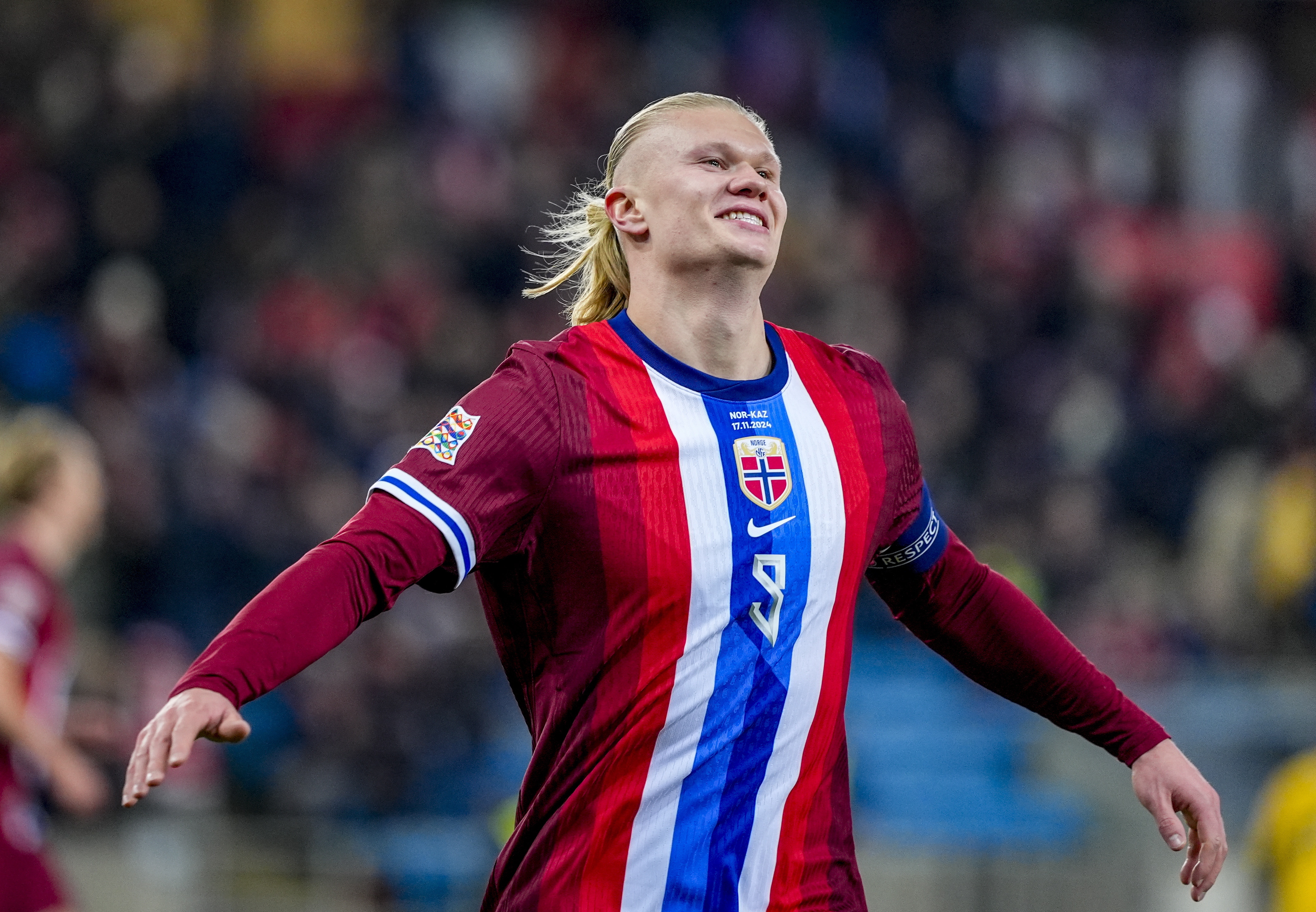 Erling Haaland celebra una de las anotaciones del partido con su selección