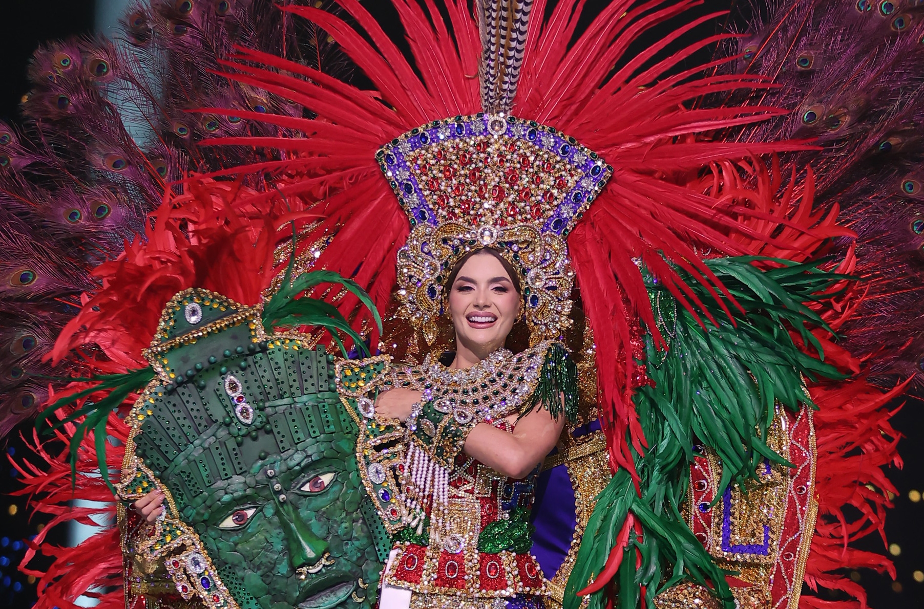 Fotografía cedida por Miss Universe, de la participante de México María Fernanda Beltrán durante la pasarela en traje regional del certamen Miss Universe 2024 este viernes, en Ciudad de México (México). (Foto Prensa Libre: EFE)