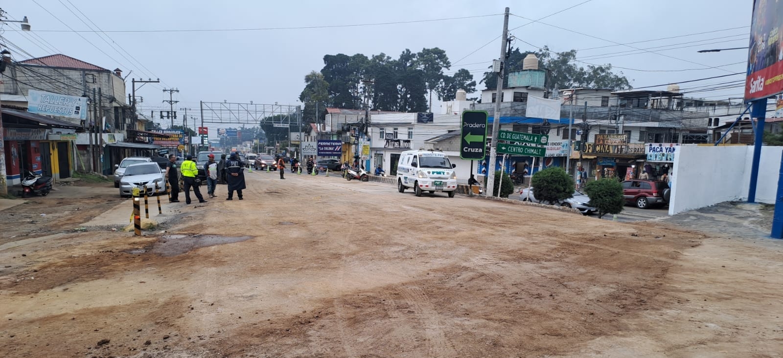 El paso por el km 56 de la ruta Interamericana, en Chimaltenango, quedó habilitado este lunes 4 de noviembre. (Foto Prensa Libre: Tomada de Facebook de la Zona Vial 12 de Caminos)