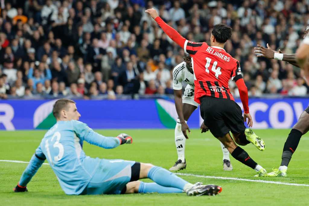 Tijani Reijnders celebra el tercer gol el Milan. 