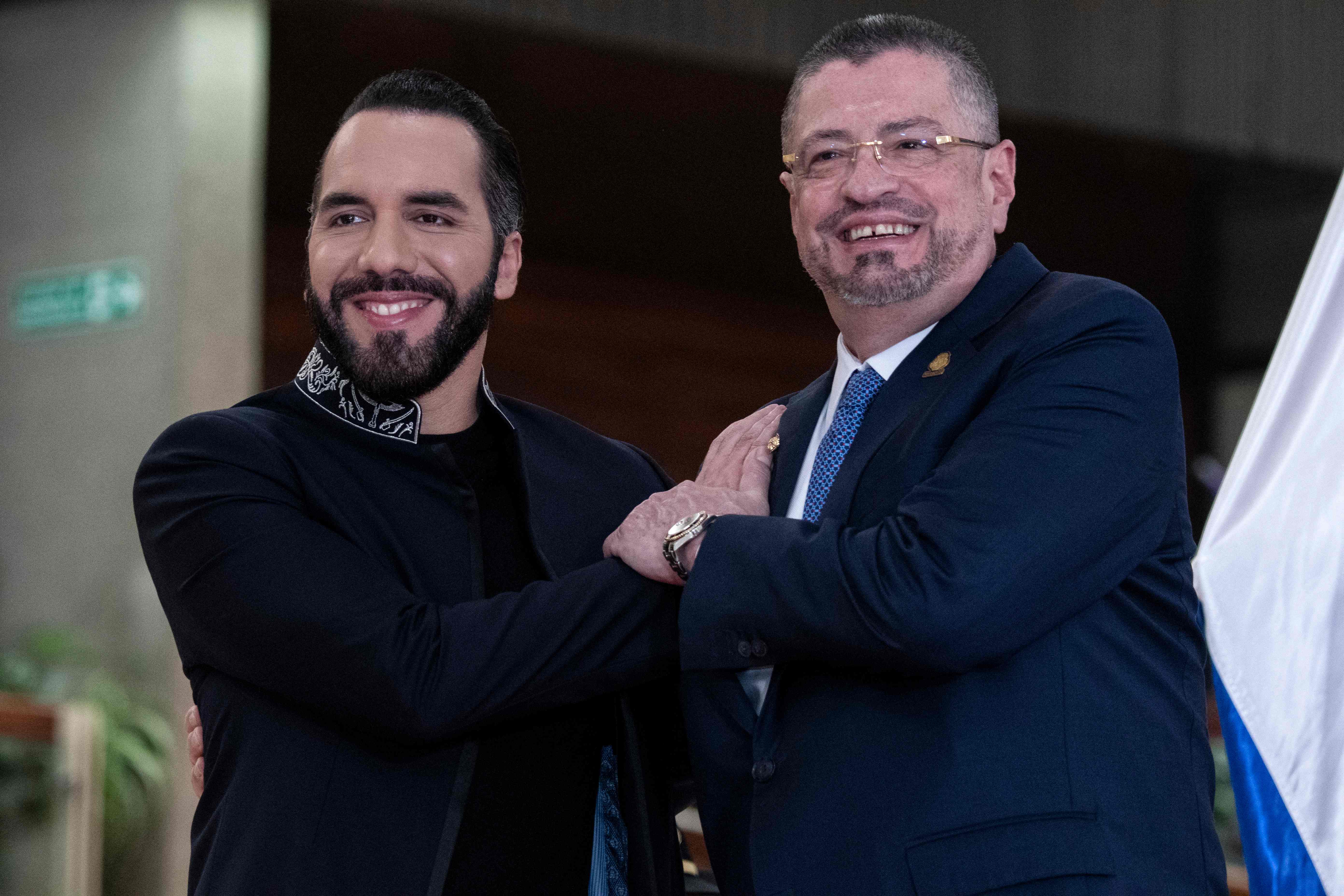 Costa Rica's President Rodrigo Chaves (R) poses for a picture with El Salvador's President Nayib Bukele before a meeting at the presidential house where they will discuss bilateral issues in San Jose on November 11, 2024. (Photo by Ezequiel BECERRA / AFP)