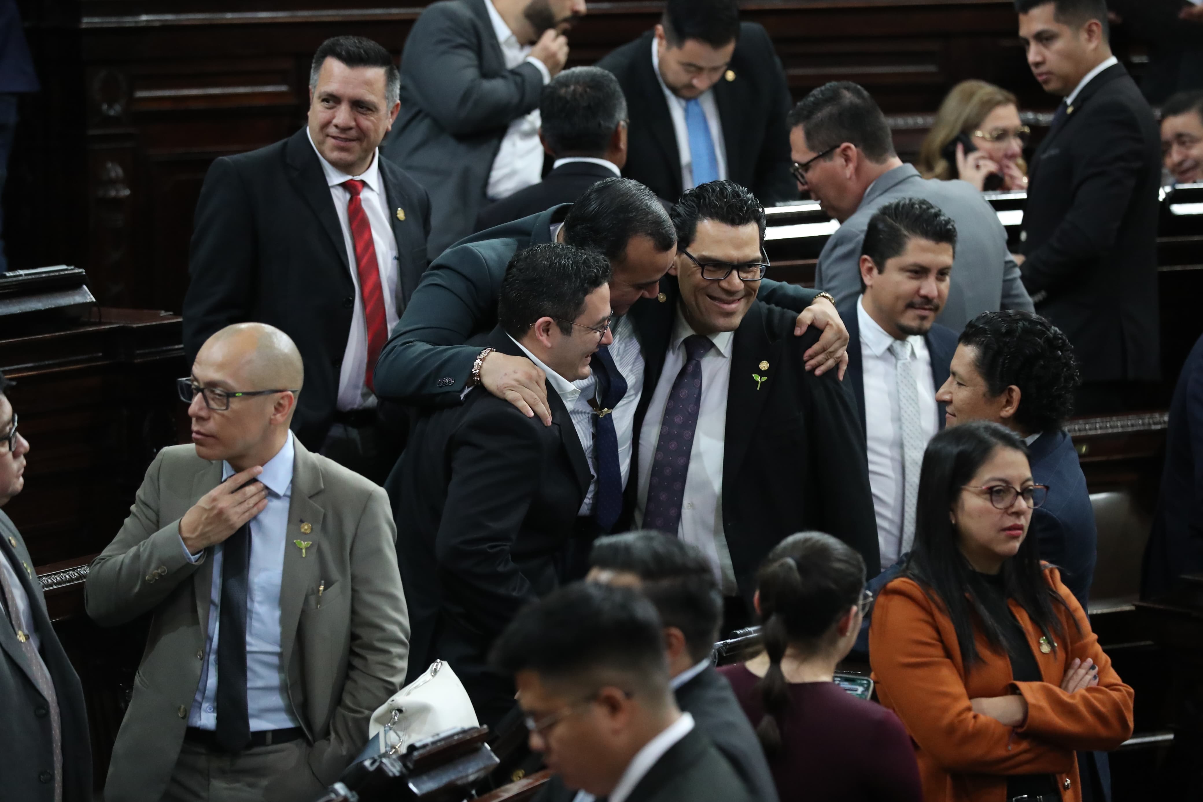 Abrazo diputados Semilla'