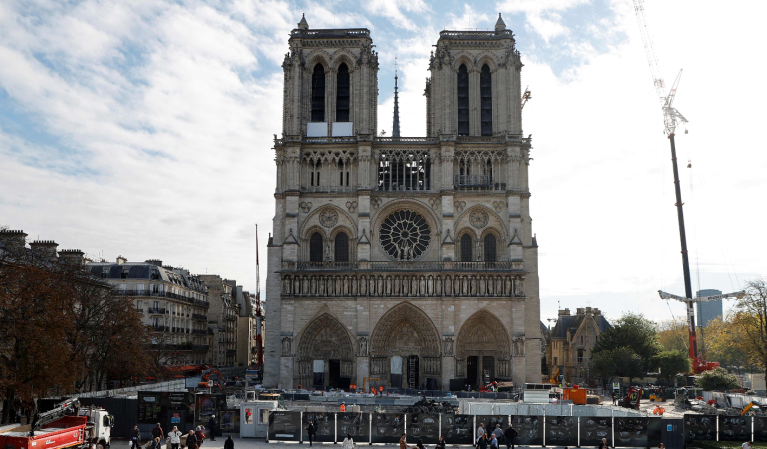 Las campanas de Notre Dame suenan en París por primera vez desde el incendio de 2