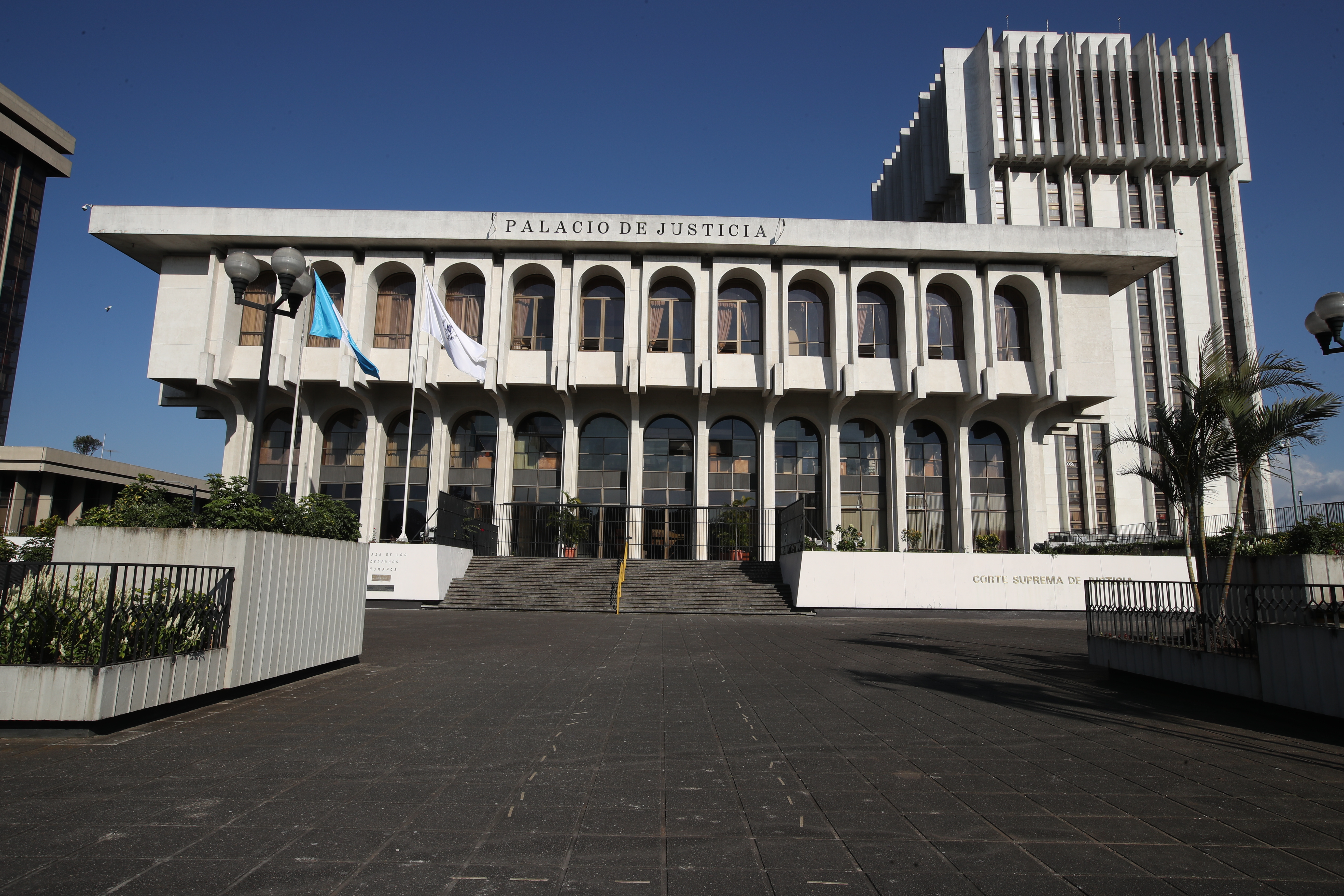 Fachada de la Corte Suprema de Justicia  CSJ y torre de tribunales.

Fotografa: Paulo Raquec