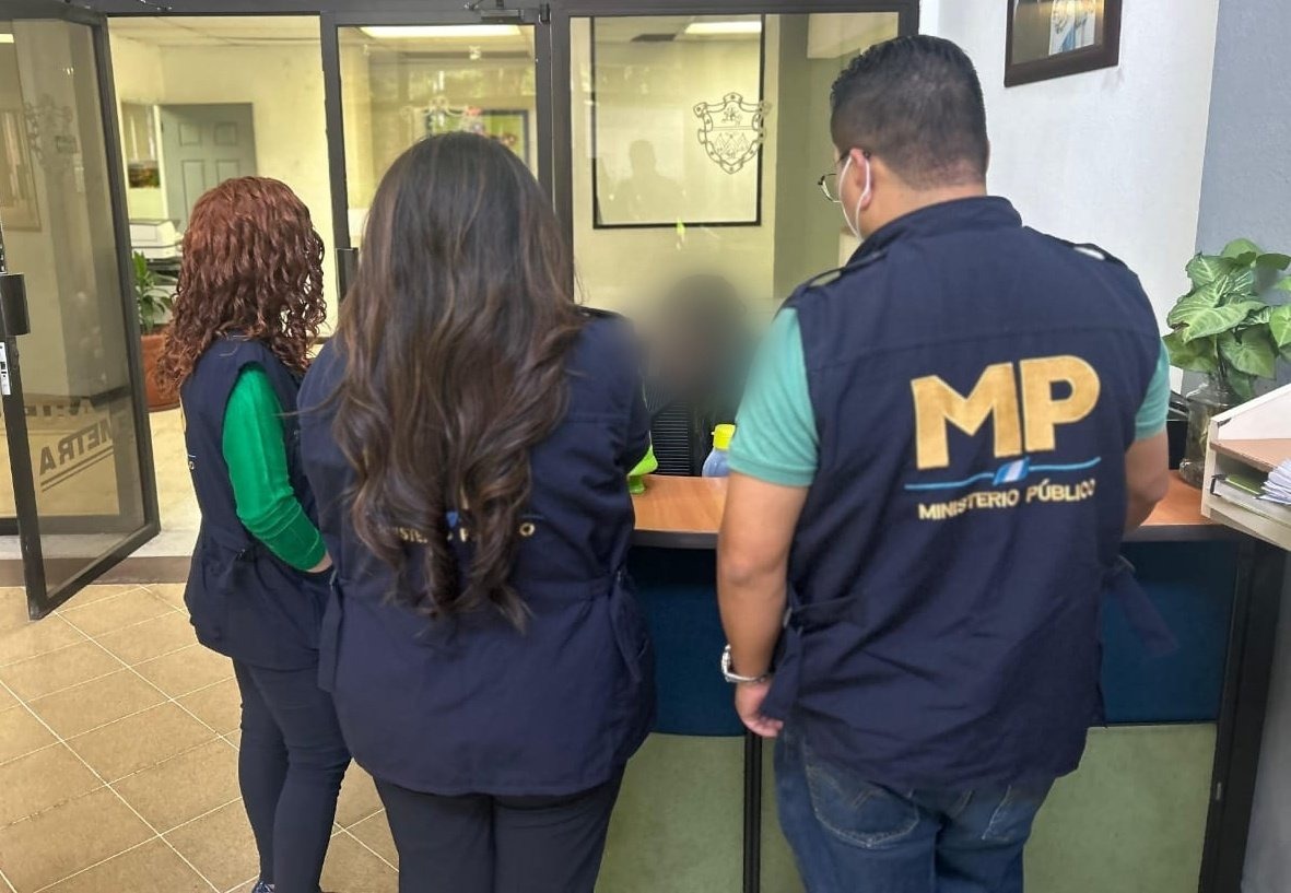 El MP realizó diligencias en la PMT de Guatemala por una denuncia en contra de dos agentes de Emetra. (Foto Prensa Libre: Ministerio Público)