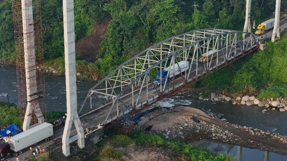 El paso por el puente Nahulate fue habilitado el pasado 6 de noviembre. (Foto Prensa Libre: @CIV_Guatemala)