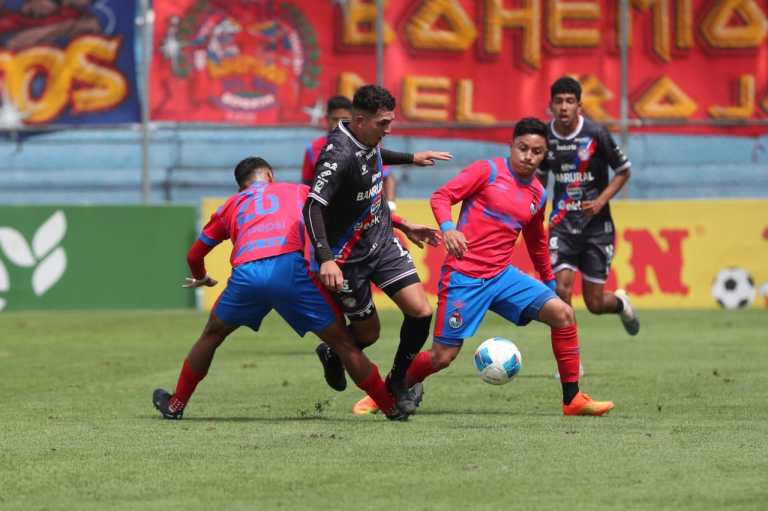 Municipal iguala de local contra Xelajú MC y se mantiene líder del torneo Apertura 2