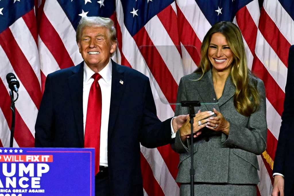 Donald Trump aparece junto a su esposa Melania