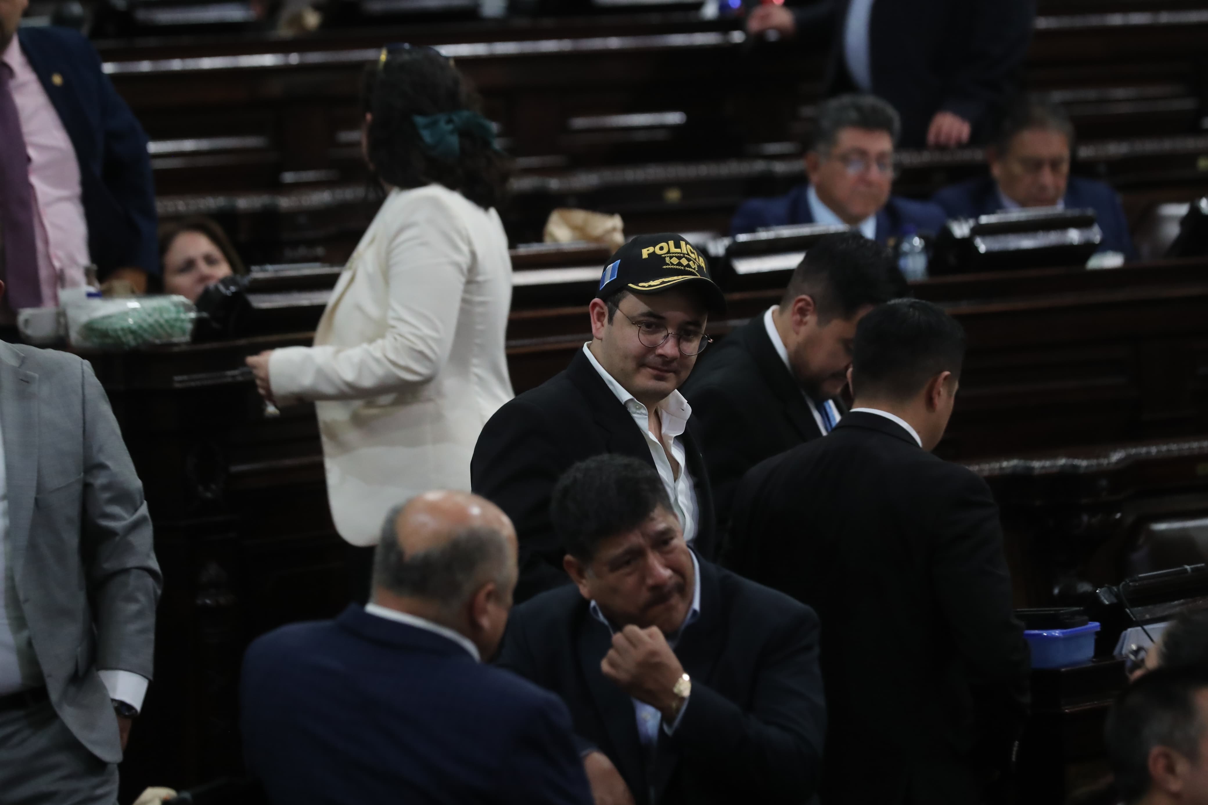 El diputado Samuel Peréz fue el responsable en presentan las mociones privilegiadas para conocer de urgencia nacional la reforma a la Ley contra la Delincuencia Organizada. (Foto Prensa Libre: Oscar Vásquez Mijangos).