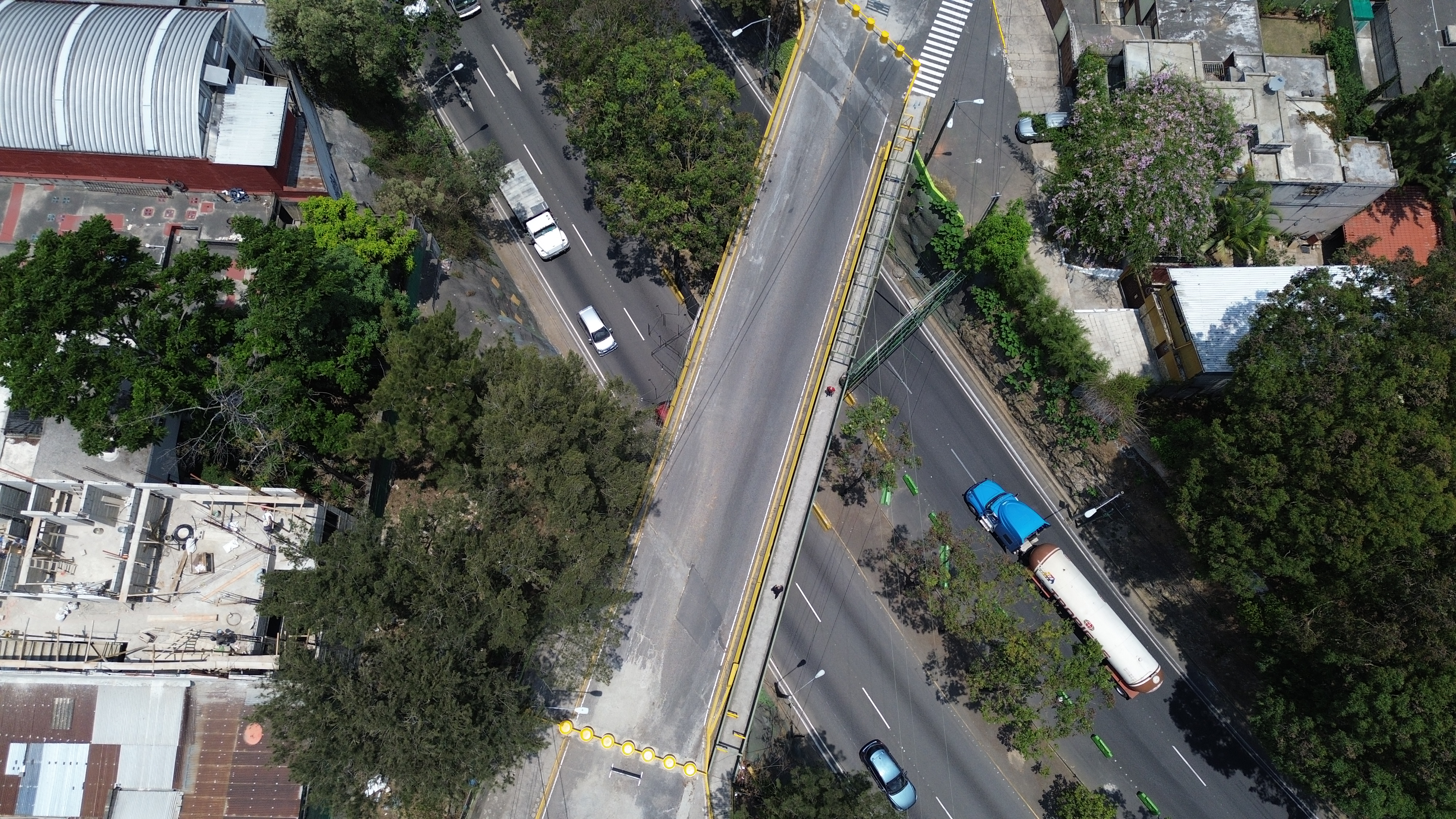 Trabajos en puente Adolfo Mijangos y Periférico