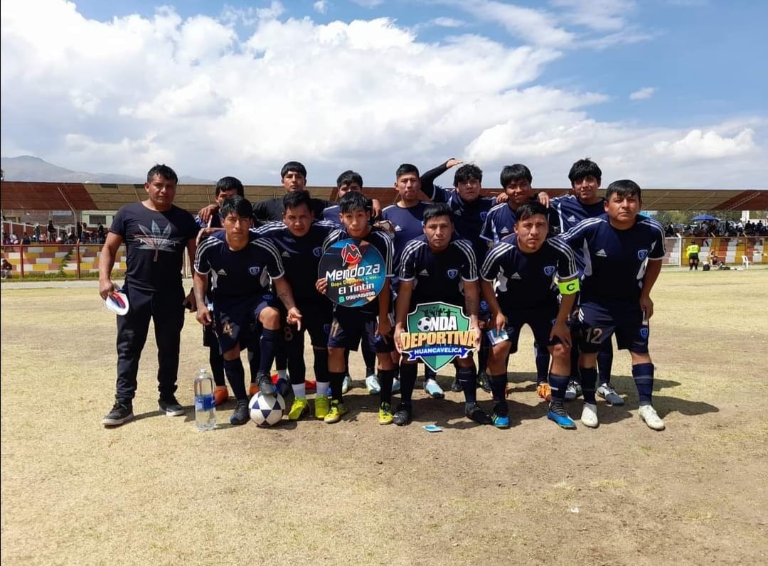 Fotografía del equipo del UD Familia Chocca. (Foto Prensa Libre: Tomada de Onda Deportiva Huancavelica)