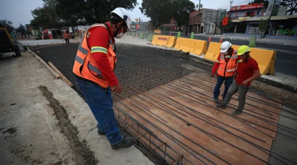 trabajadores en el sector de construcción salario mínimo