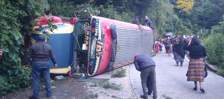 Accidentes de tránsito dejan heridos y cierre del paso en carreteras del país este 1