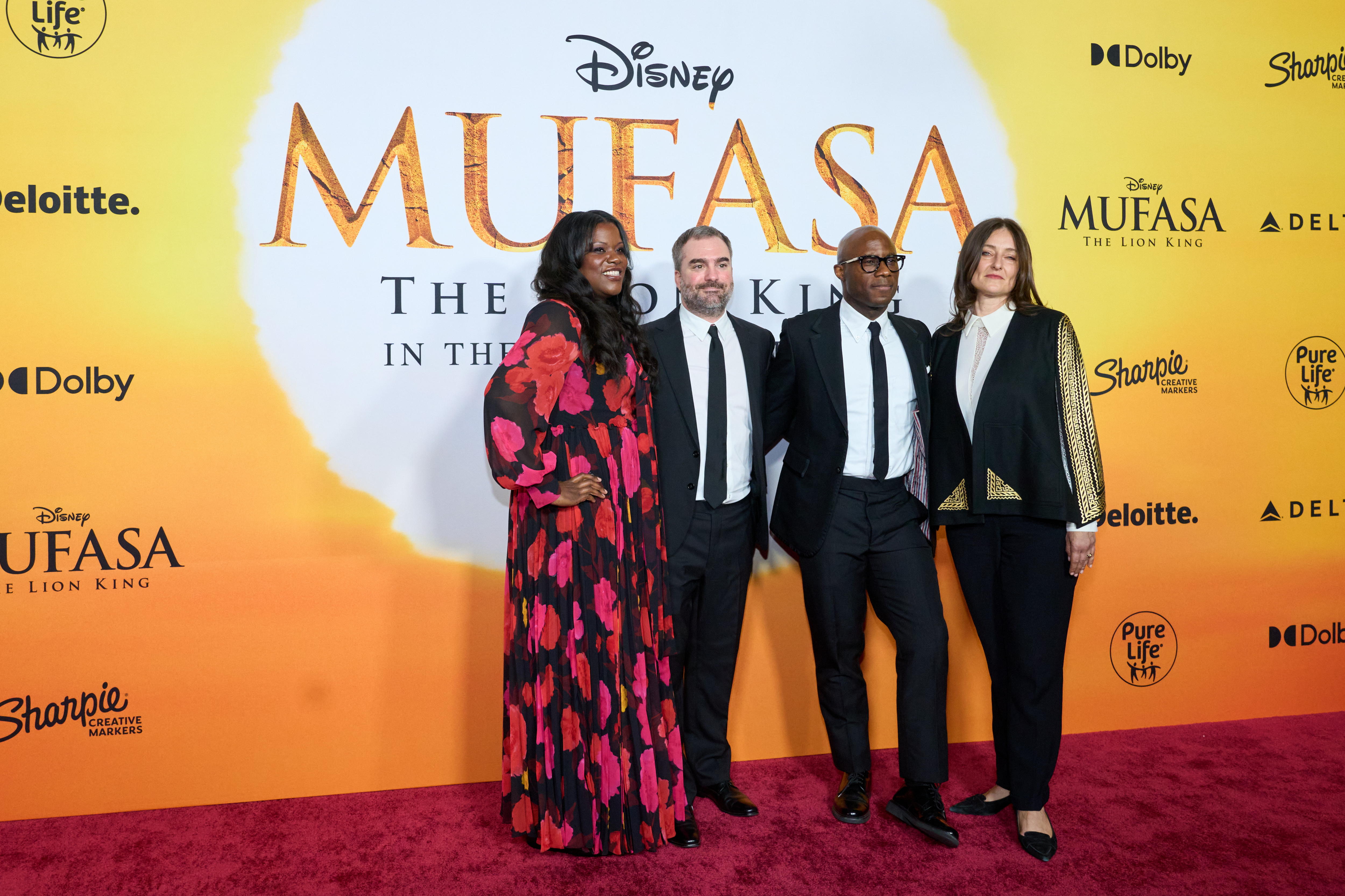 Joe McMillon, Mark Ceryak, Barry Jenkins y Adele Romanski en el estreno de "Mufasa: El Rey León".