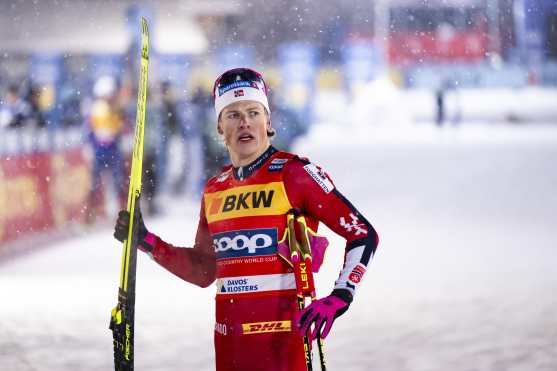 Davos (Switzerland Schweiz Suisse), 14/12/2024.- The winner Johannes Hoesflot Klaebo of Norway, reacts during the final of the men's Sprint free competition at the Davos Nordic FIS Cross Country World Cup, in Davos, Switzerland, 14 December 2024. (Noruega, Suiza) EFE/EPA/JEAN-CHRISTOPHE BOTT