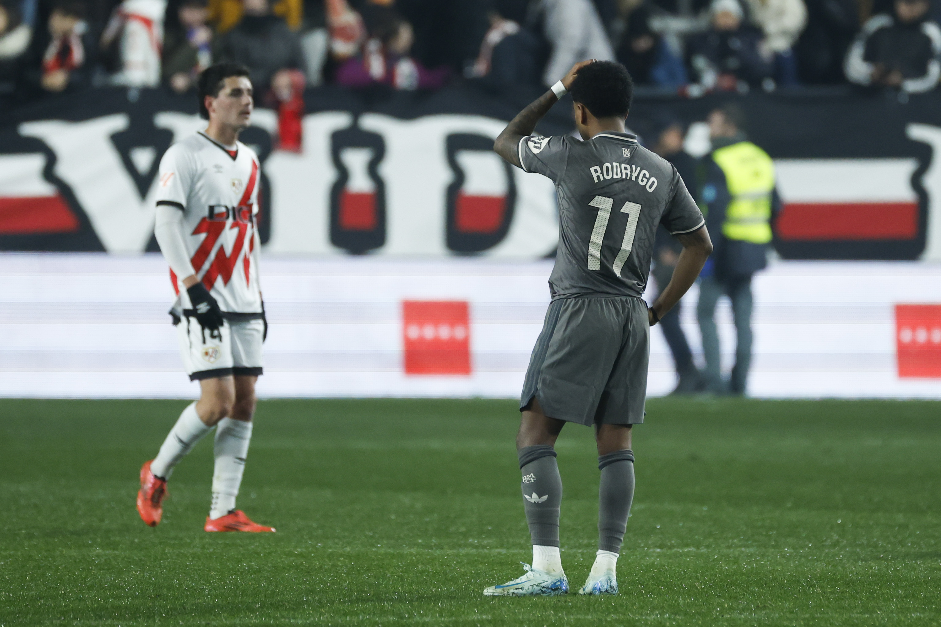 Rodrygo jugó uno de sus mejores partidos de la temporada pero no le bastó al Madrid para quedarse con la victoria. (Foto Prensa Libre: EFE)