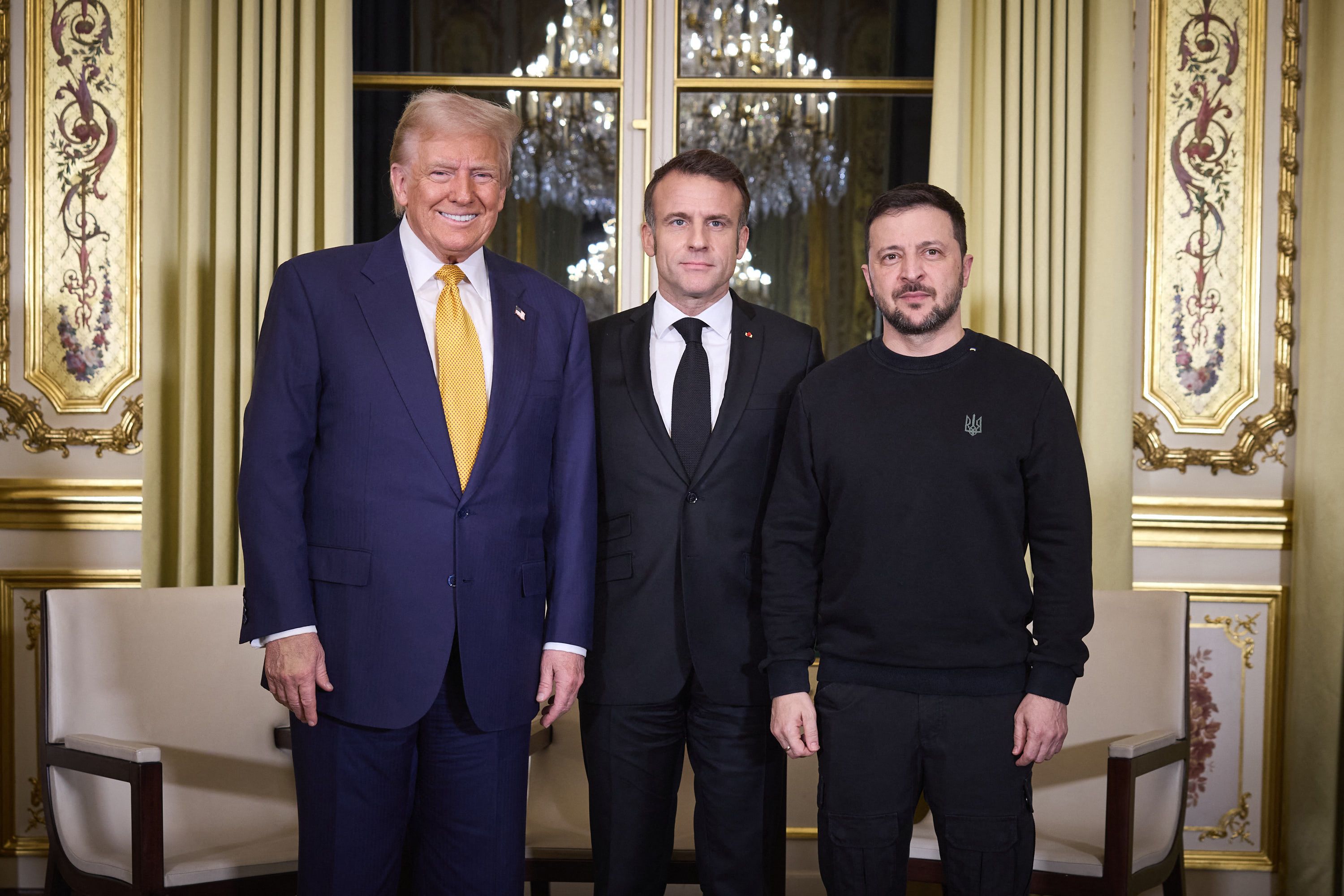 La reunión se dio en el marco de la reapertura de Notre Dame. Fotografía: AFP.