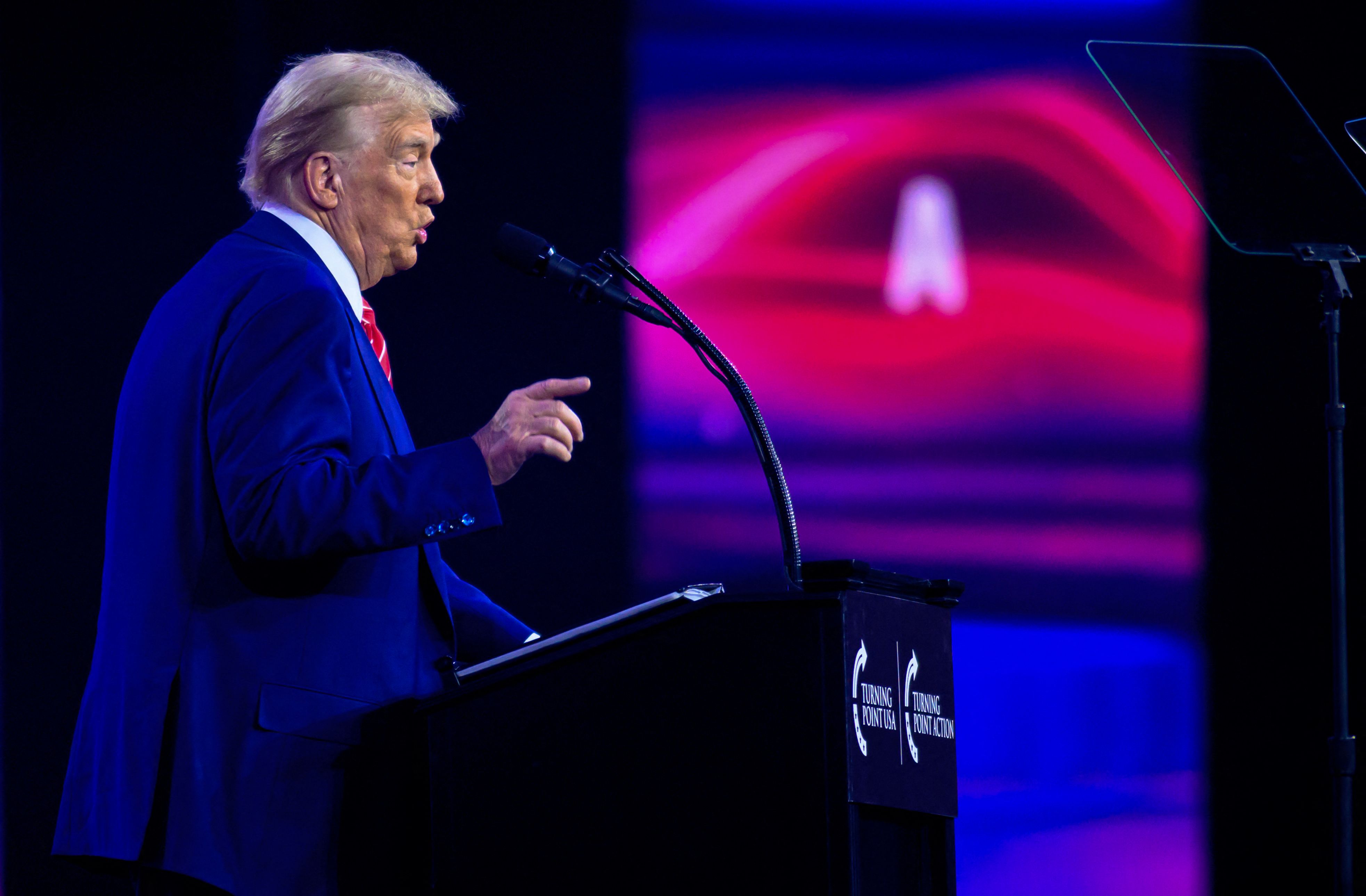 Foto del 22 de diciembre de Donald Trump durante el AmericaFest 2024, en Phoenix, Arizona. (Foto Prensa Libre: JOSH EDELSON / AFP)