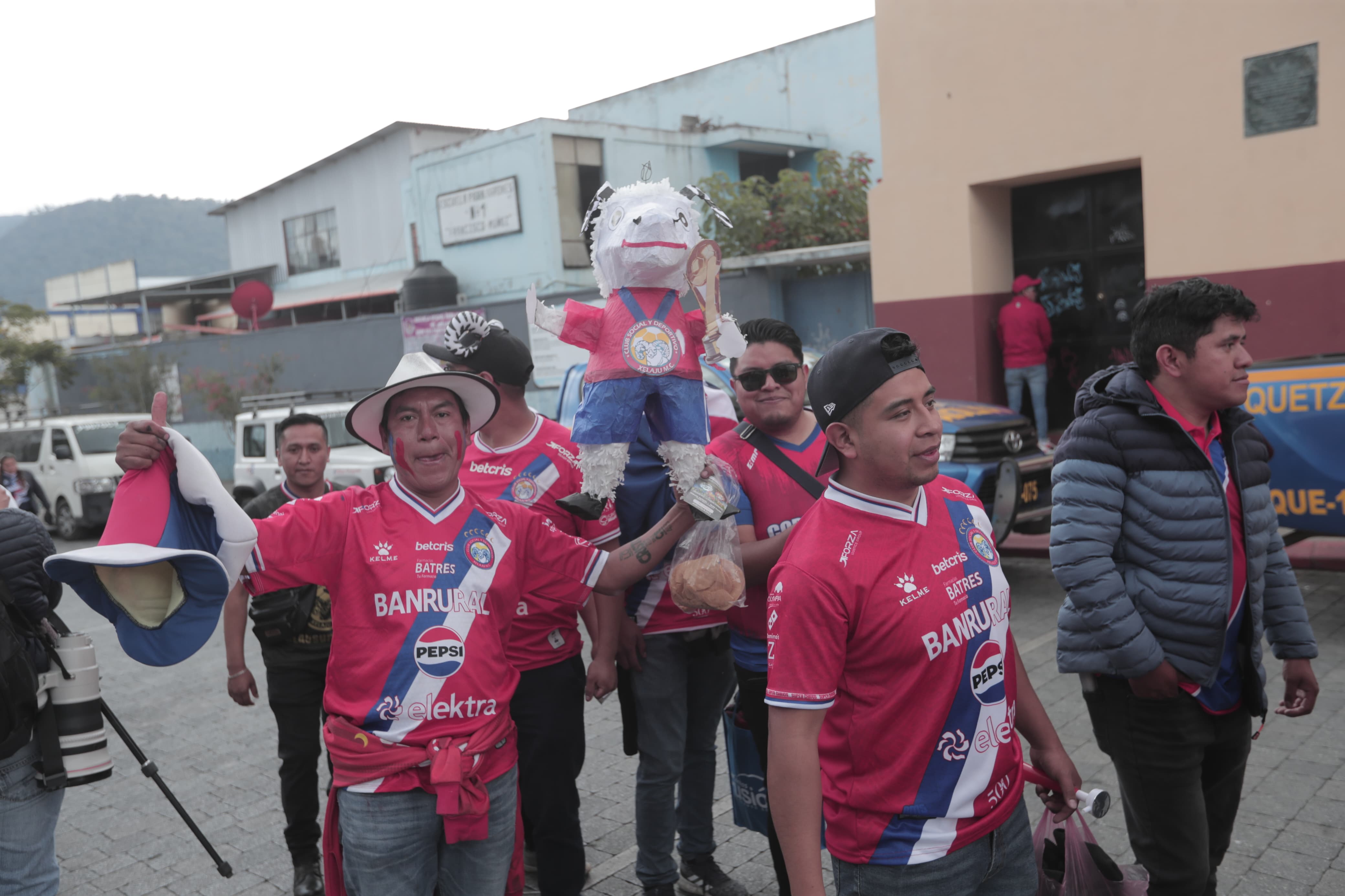 Seguidores del Xelajú MC están soñando con la remontada contra Cobán Imperial.