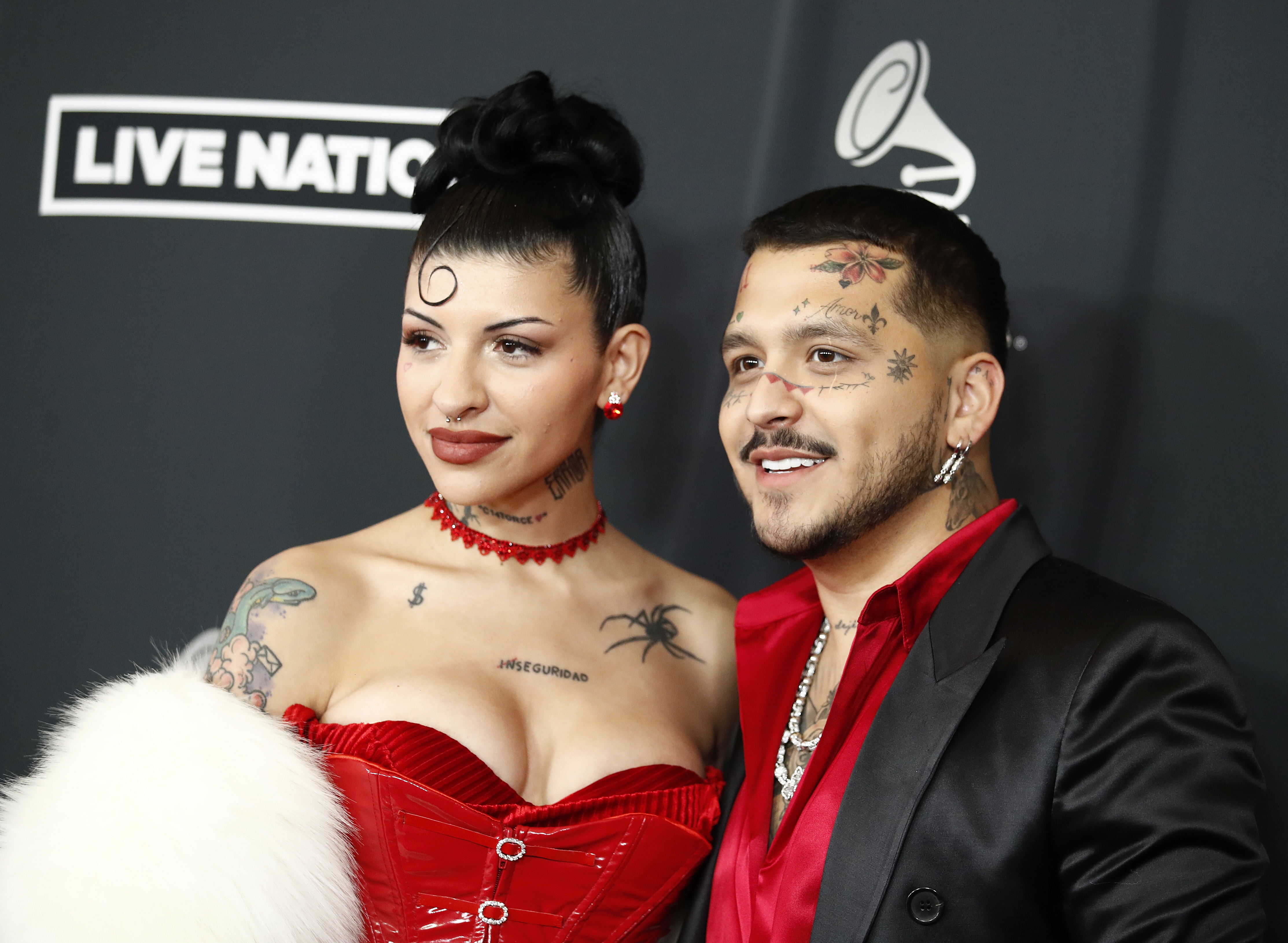 Las Vegas (United States), 17/11/2022.- Cazzu (L) and Christian Nodal pose on the red carpet prior to the Latin Recording Academy Person of the Year event at the Michelob Ultra Arena at Mandalay Bay in Las Vegas, Nevada, 16 November 2022. The annual event is held a day prior to the Latin Grammy Awards. (Estados Unidos) EFE/EPA/CAROLINE BREHMAN