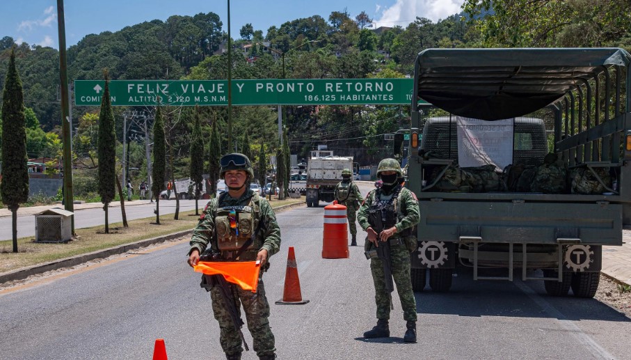 Ejército vigila una zona de Chiapas, golpeado por la violencia. (Foto Prensa Libre: EFE)