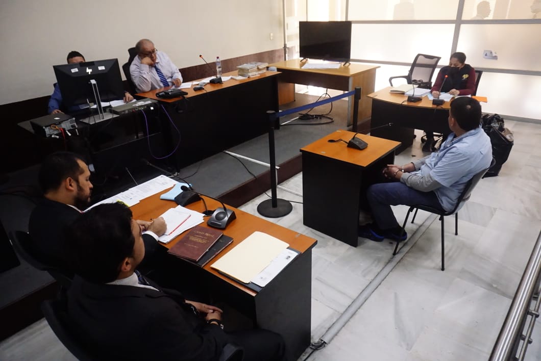 Mario Cruz Saavedra asiste a audiencia por primer incidente en el que fue señalado de haber disparado a una persona. (Foto Prensa Libre: Daniel Samayoa)