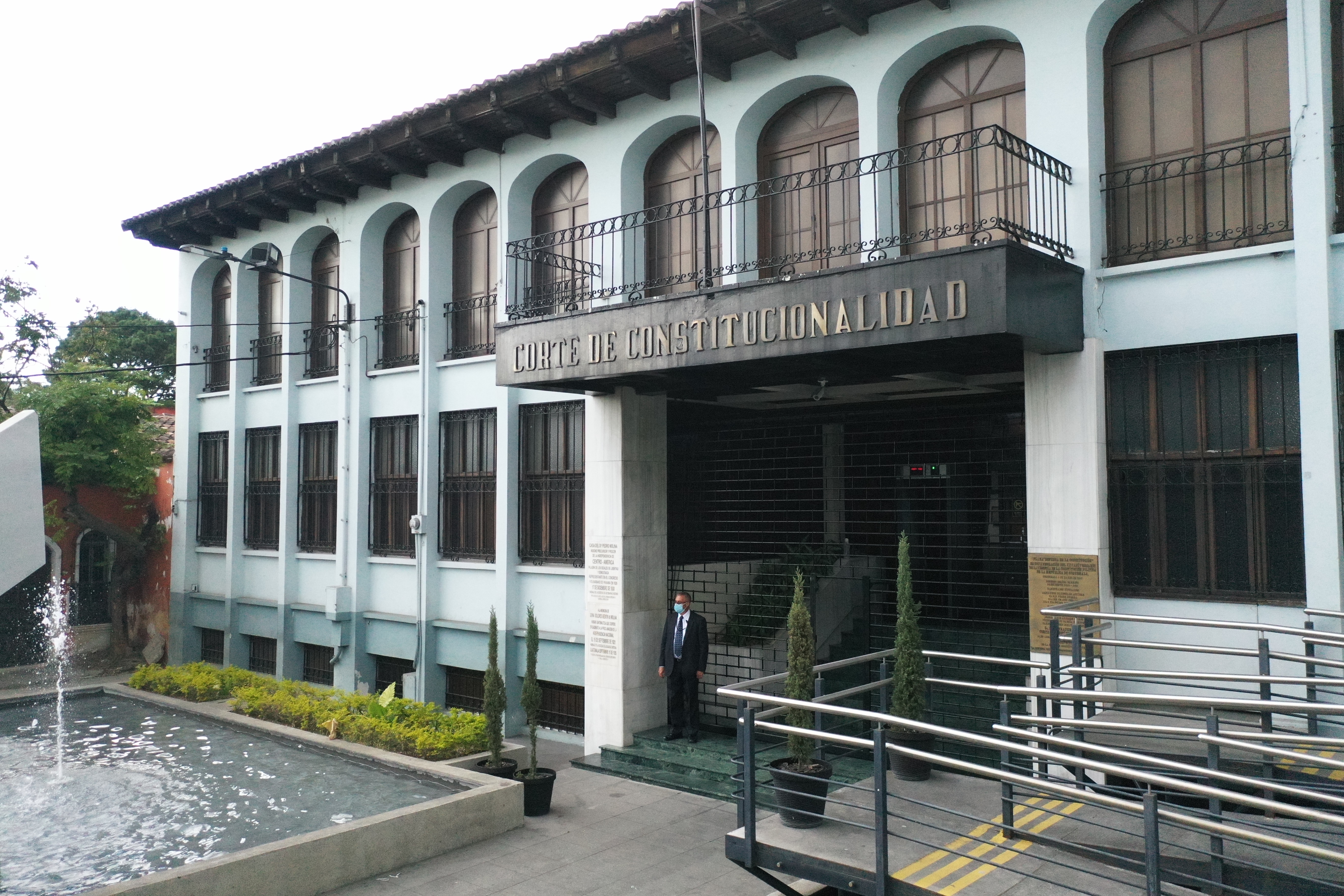 Fachada del edificio de la Corte de Constitucionalidad ubicado en la 11va avenida y 9 calle de la zona 1 de la Ciudad de Guatemala,


Fotografa Prensa Libre: Byron Garca