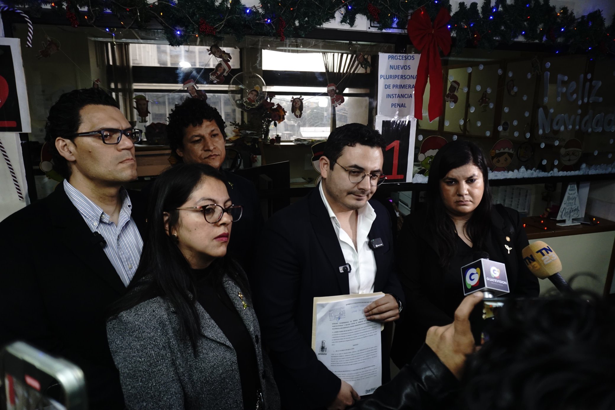 Diputados de la Bancada Semilla cuestionan las acciones del juez Fredy Orellana en contra del Movimientos Semilla.  (Foto Prensa Libre: Daniel Samayoa)