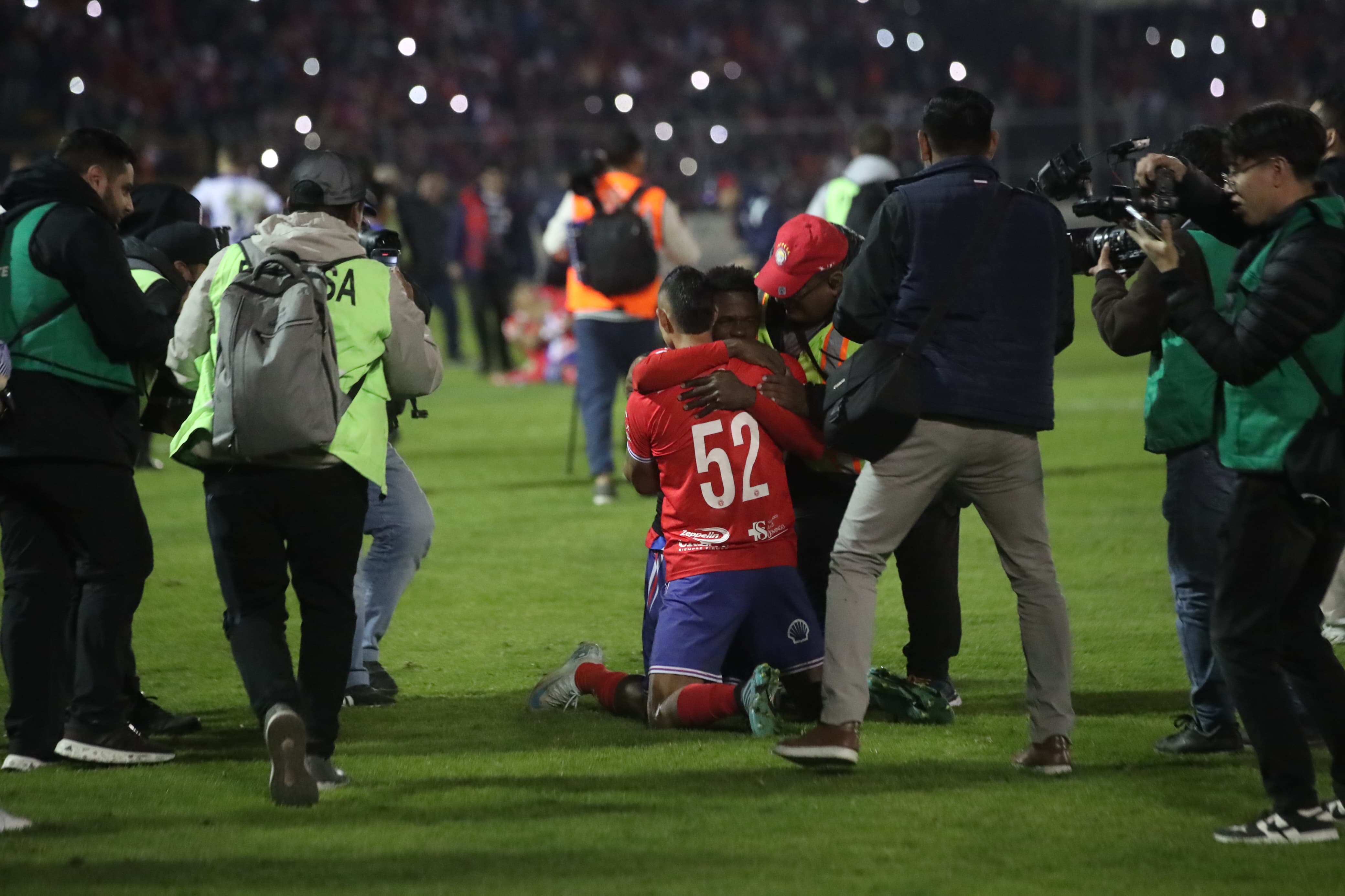 Jugadores de Xelajú MC celebran su título contra Cobán Imperial.'