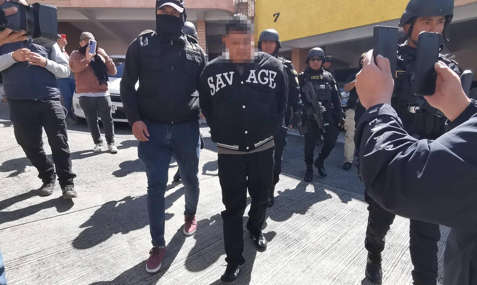 Jordán “N”, alias “el Fatboy”, tiene 14 antecedentes y es señalado de ser cabecilla de una clica de la Mara Salvatrucha. Fue capturado durante un allanamiento en la zona 15 de la ciudad de Guatemala. (Foto Prensa Libre: PNC)