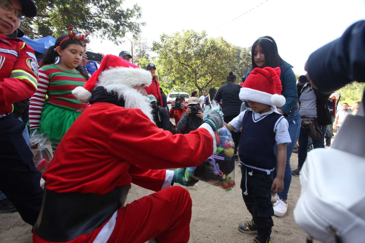 Santa Claus baja del puente Las Vacas 2024