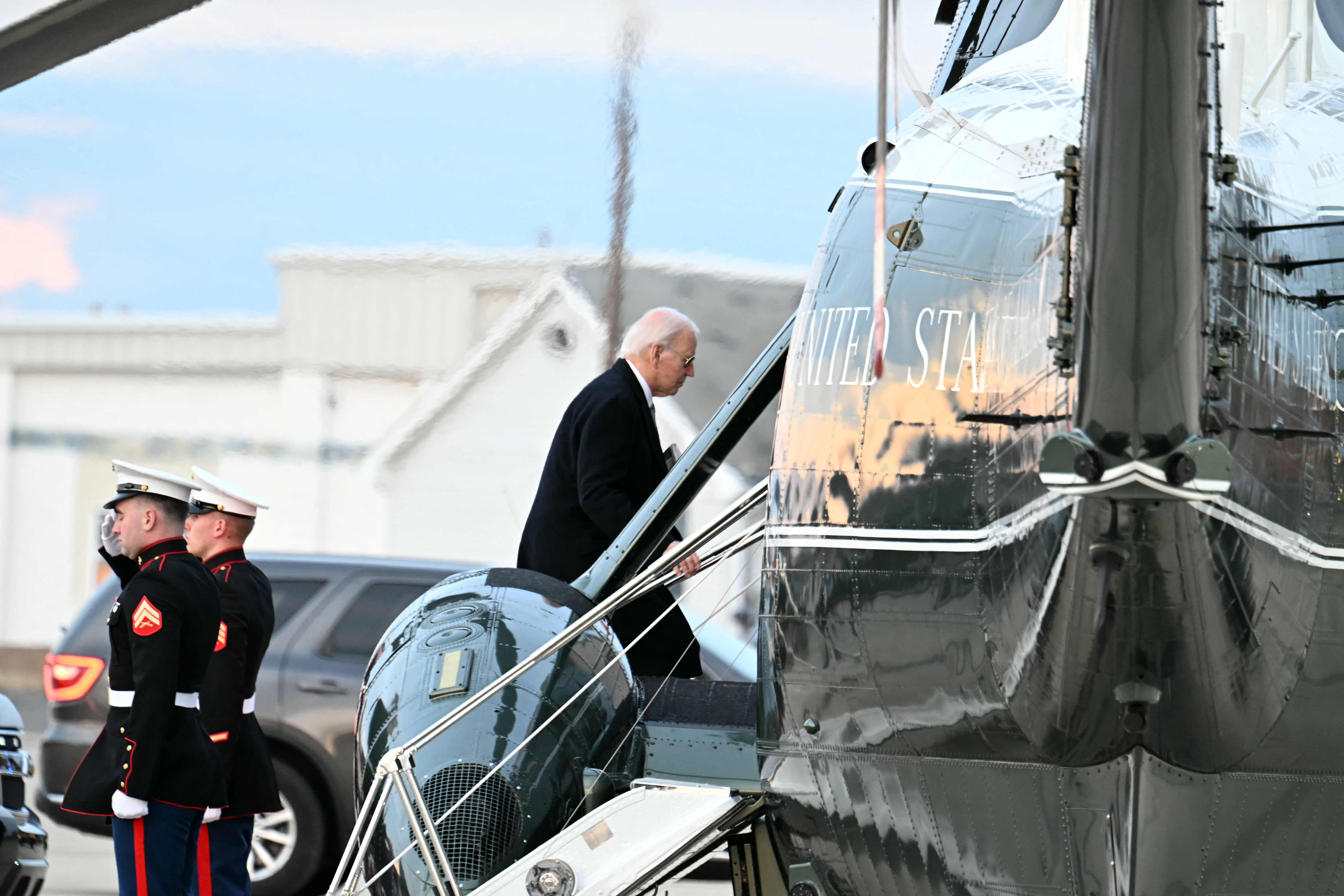 El presidente Joe Biden benefició a 37 condenados a muerte y ahora cumplirán cadena perpetua. (Foto Prensa Libre: AFP)